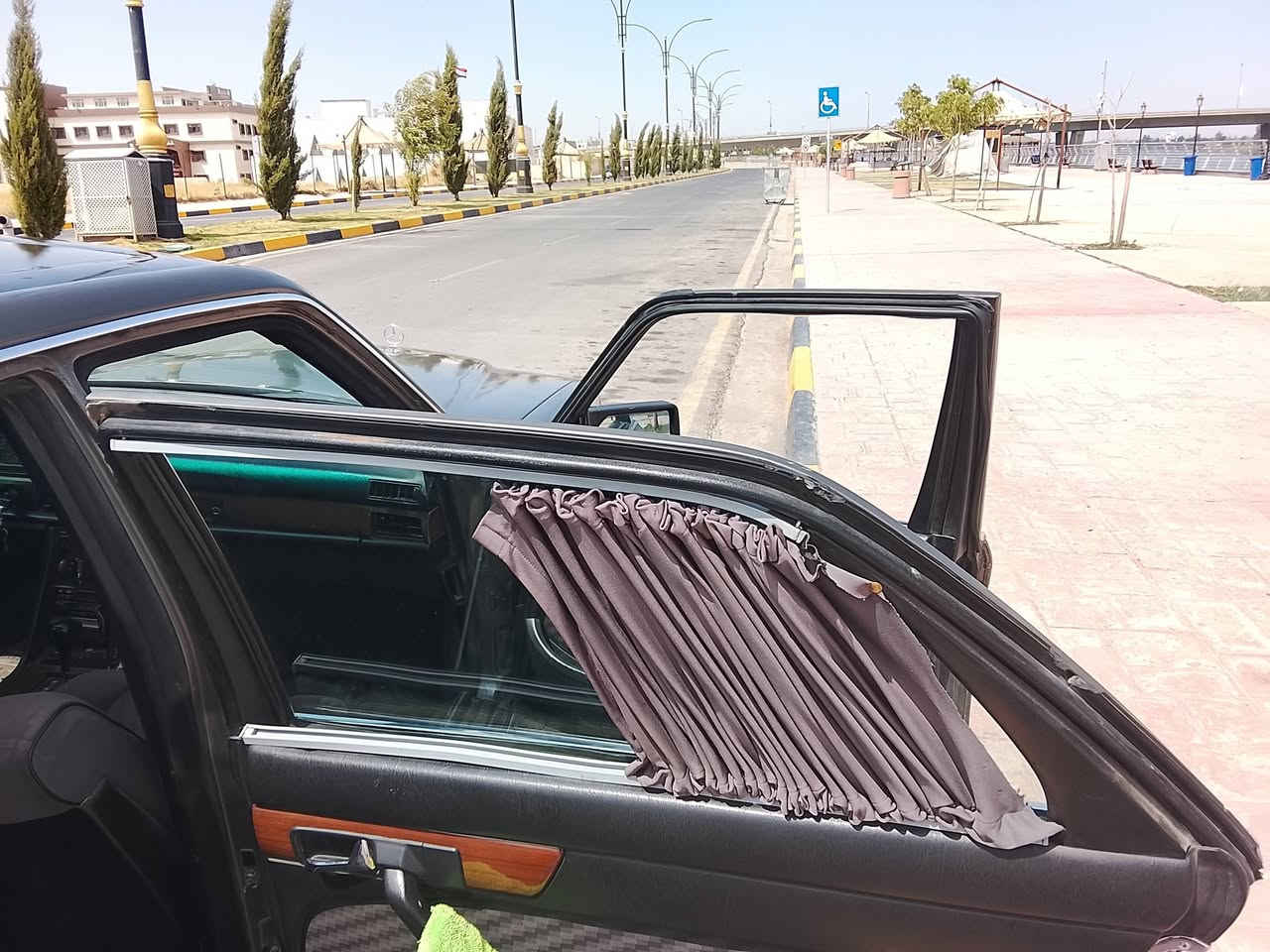 السلام عليكم سياره مرسيدس للبيع موديل 91 الرئاسي ماكينه وجير 300 بلادي داخل بلادي بدون  خيسان قواعد شاصي ما مكسره وايرمانيه كلها بلادي سياره باسمي داخل نظيف سياره نظافه فول مصبوغه عام بيع ومراوس. *********** ***********

نص مكتوب في الصور:
- 28°C