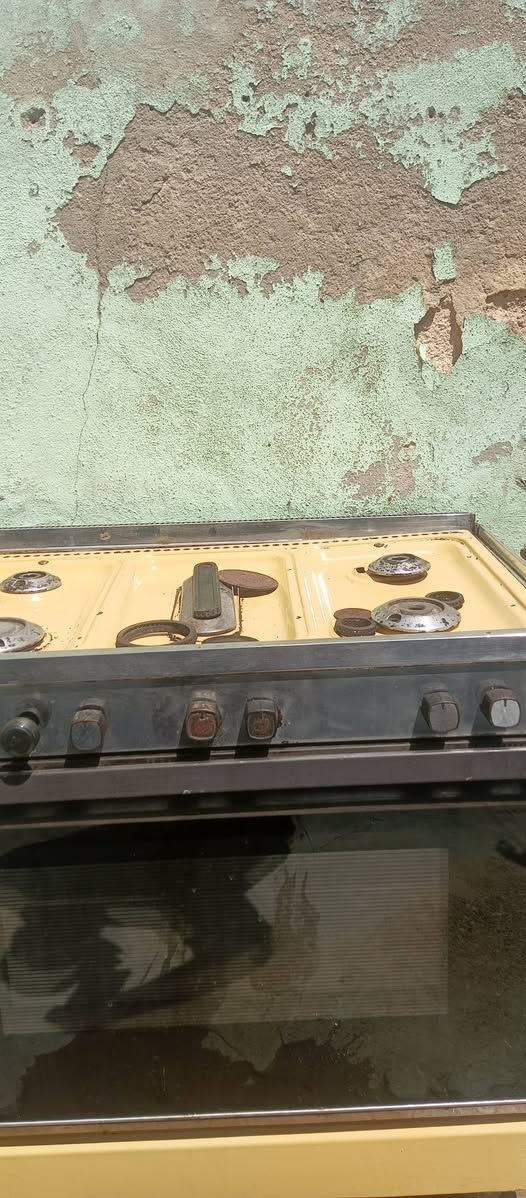 طباخ للبيع سعر مناسب 75 بمجال بالحسينيه سكلات رقم الموبايل ***********
