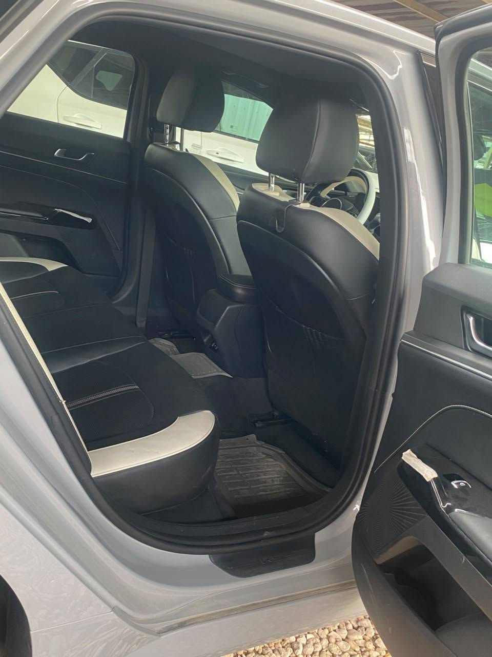 ***********
KIA K5 2025
K5جي تي لاين  موديل 2025 – فول فول مواصفات 1/1
بدون رقم بسمي منفيس تترقم جميع المحافضات مكفوله من الصبغ فقط قبق الجنطه تبديل نفس اللون بدون دواخل طرب بدون حوض شرط بدون ارباك شرط الدعاميه نفسه بدون صبغ 
• ماشية فقط 22 
• محرك 2.5 لتر
• كير أوتوماتيك 8 سرعات مع شفتات ستيرن
• كشنات جلد، تدفئة 
• كشنات كهربائي
• بانوراما
• بصمة أبواب وصندوق
• تشغيل عن بعد
• شاشة كبيرة تدعم كار بلاي وأندرويد
• شحن لاسلكي
• مثبت سرعة ومثبت ستيرن
• قيادة ذاتية
• تحديد مسار
• رادار أمامي وجانبي وخلفي
• سايد بريك بصمة
• أوتو هولد
• جامات أوتو
• مودات قيادة: نورمال، سبورت، سبورت بلاس، كوستم
• تبريد بيانو وتبريد قطعتين مع تحكم من الشاشة
• عدادات رقمية تتغير حسب وضع القيادة
• كيجات تعرض حرارة الدهن والتيربو والعزم
• نظام صوتي BOSE
• ليدات أمامية وخلفية
• السيارة فول فول مواصفات وبعد بيها هواي مواصفات
مكاني حله
