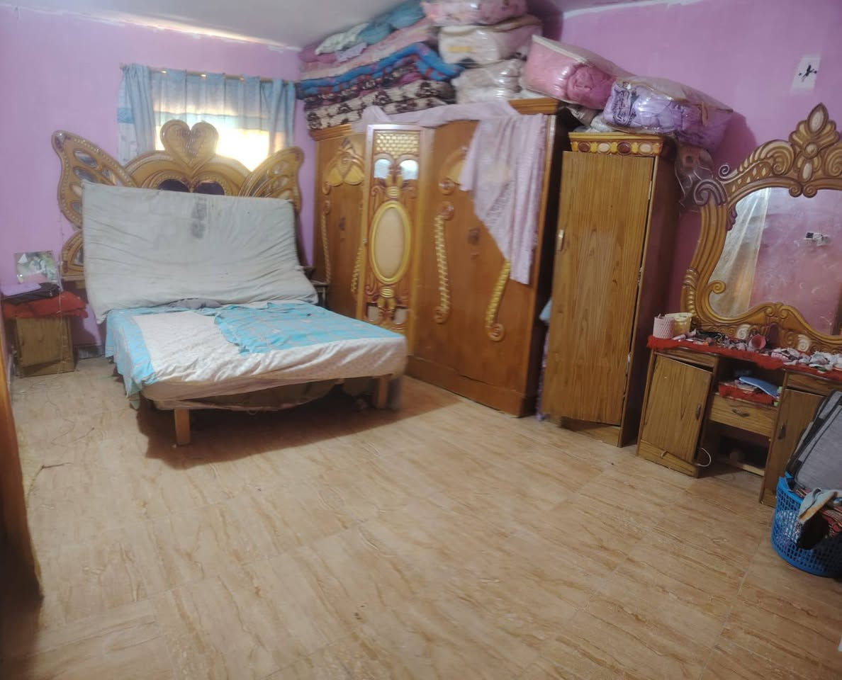 ياالله
سلام عليكم
البيت البيع طابو صرف
مساحه ((100)) متر مربع 
البيت ركن 
يحتوي على استقبال وصاله مطبخ وغرفة نوم
فوك غرفه نوم 
حي نداء سعر البيت ((78)) وبي مجال
استفسار اتصل ((***********)) 
((***********)) اخوكم أبو عراق..
