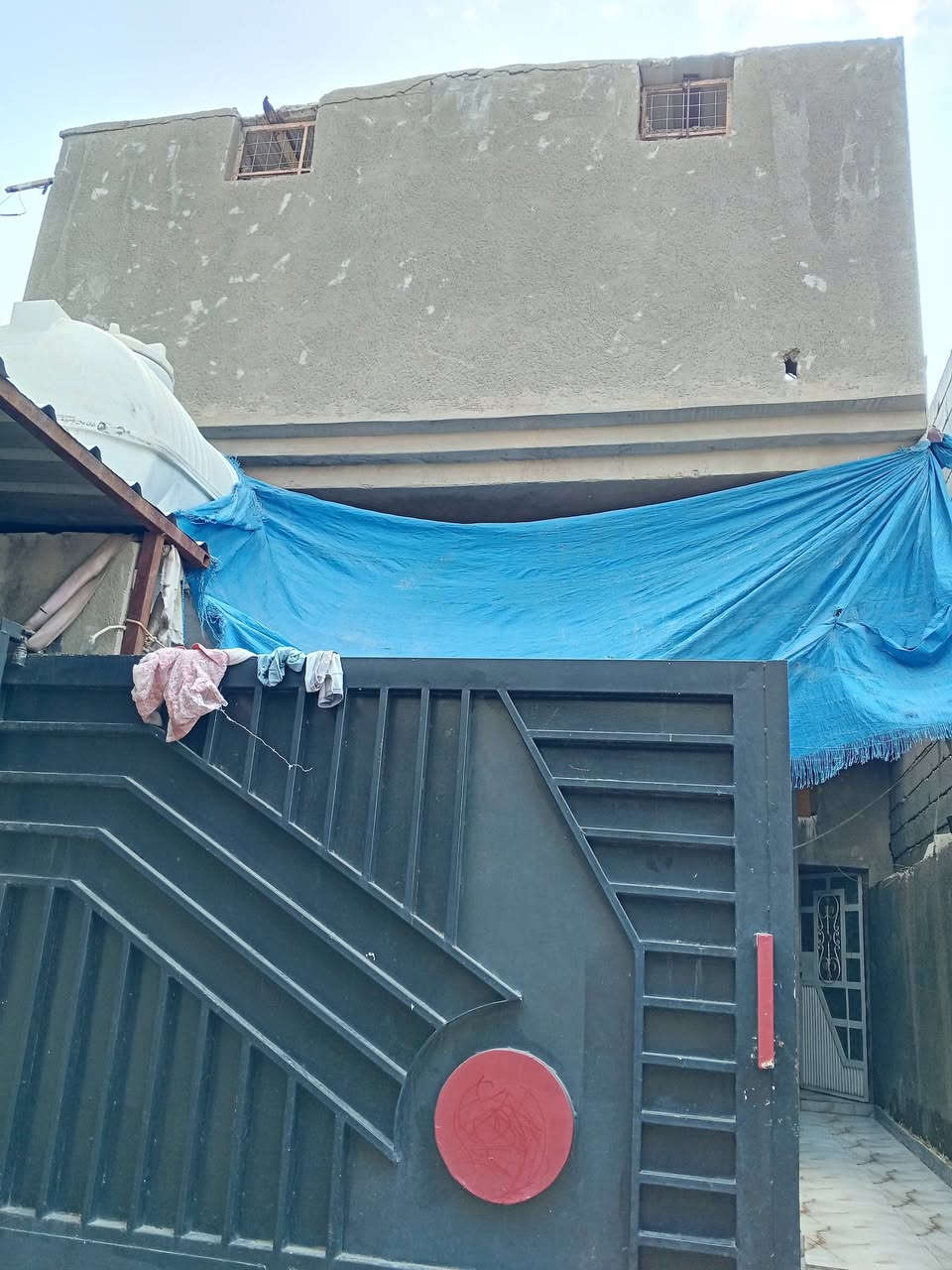 بيت لبيع مساحته 100 متر بناء حديث سعر 50 بي مجال مكان بهرز قرب كراج دانيال رقم تليفون ‏‪***********‬‏
