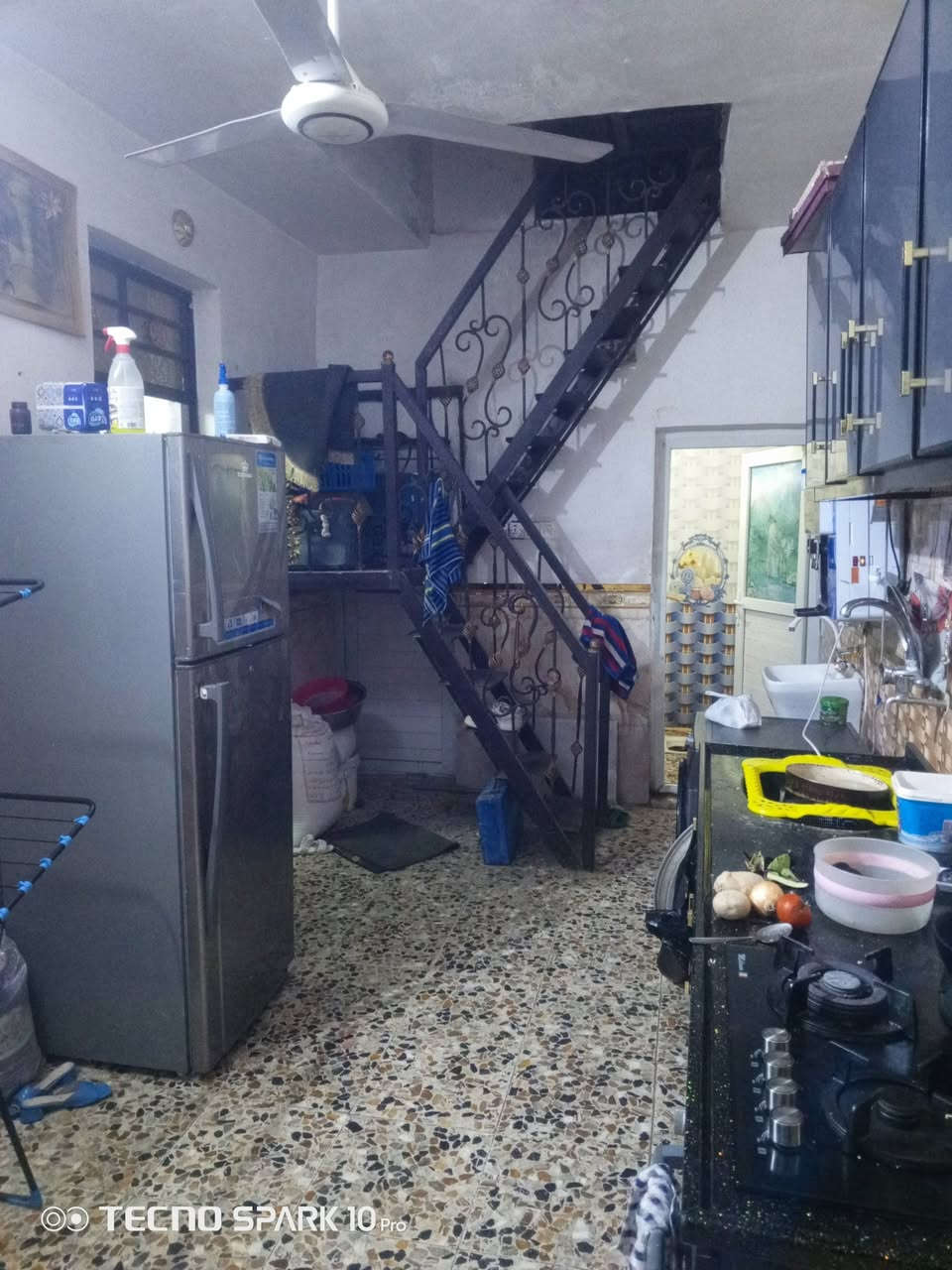 نص قطعة خلفية للبيع 
مدينة الصدر قطاع 20
بناء حديث مسلح  غرفتين و صالة تعتبر مطبخ و خدمات حمام مشترك و منور 
مع بيتونة و سطح 
حاليا فارغة جاهزة للسكن

للاستفسار *********** او على الخاص

نص مكتوب في الصور:
- TECNO SPARK 10 Pro
- OO TECNO SPARK 10 Pro