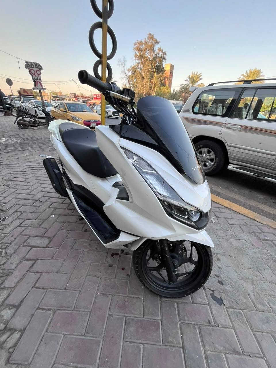 سلام عليكم PCX جيل الرابع للبيع جديدة بمعنة الكلمة اي نقص مابية مواصفات APS حرف A حرف T العنوان بغداد حي القاهرة قرب جامع النداء الرقم *********** السعر 15ورقة وبية مجال
