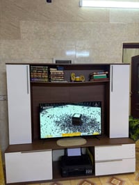 مكتبة تلفزيون • نظيفة • بيع سريع