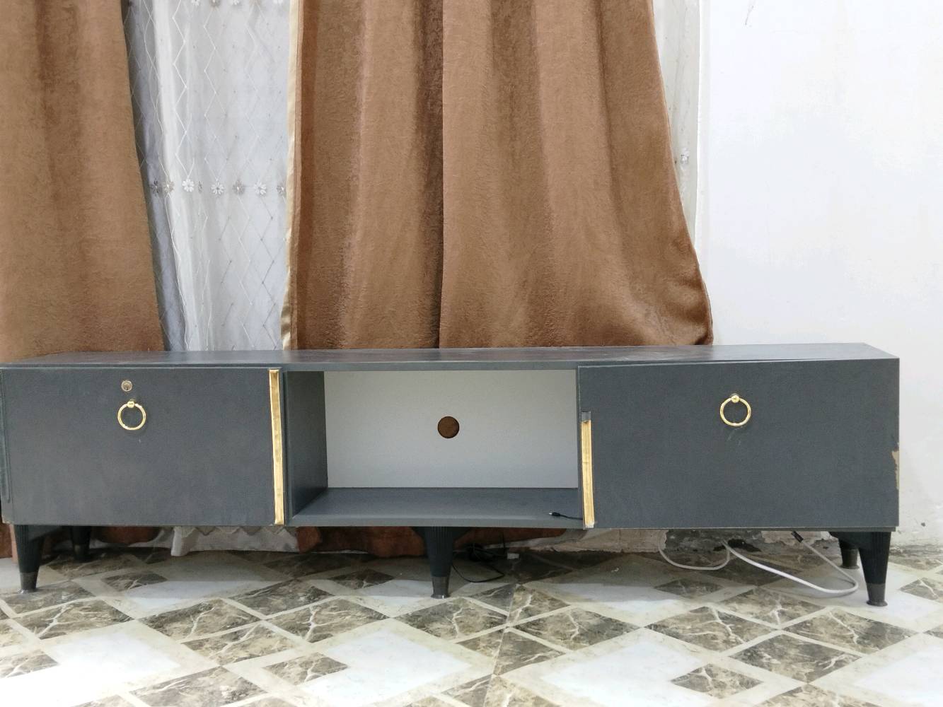 بوفيه • نضيف • استعمال قليل