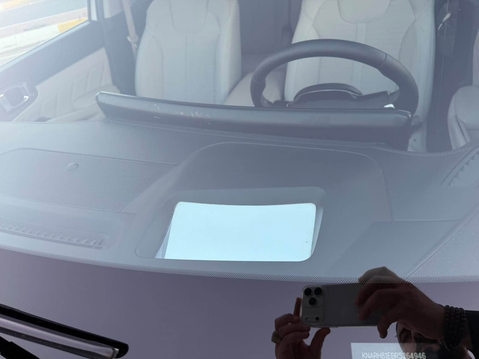 سورنتو 2024 خليجي 
رقم اربيل الجديد تحويل مباشر
بيه شبر صبغ بالصندوق بدون دواخل شرط الفحص 
المواصفات 
ويل 19 
داتو شووو  شاشه 
بصمه + بصمه ابواب 
تشغيل عن بعد 
كير ماوس 
6 سلندر 
7 راكب  
شفتات مقود 
سايد بريك بصمه 
جنطه كهرباء 
كشنات كهرباء 
مري شفط 
بردات جانبيه 
كامره خلفيه دواره 
حساس امامي وخلفي
شاشه متصله 
اوتو هولد
3 قطع تبريد 
اشاير بالمري
سعرها 260 بيه مجال للشراي 
مكان السياره بالرمادي 
***********
*********** الرمادي, الأنبار
