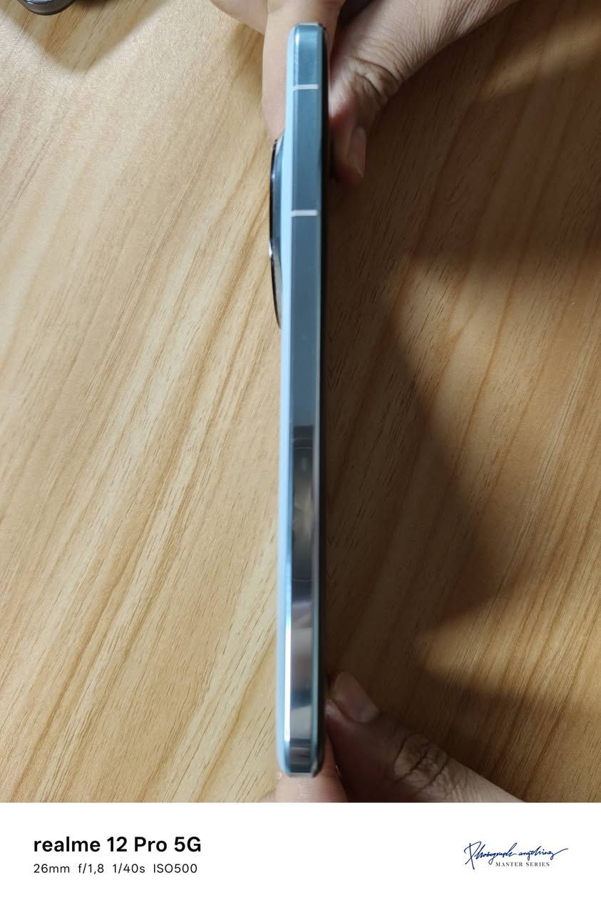 السلام عليكم
📱 للبيع Honor Magic7 Pro – شبه جديد

الهاتف بحالة ممتازة جدًا وشبه جديد، استخدام نظيف ومحافظ عليه.

🔹 اللون: سماوي

🔹 الذاكرة: 512GB

🔹 الرام: 12GB

🔹 الحالة: شبه جديد

🔹 لا يزال عليه حماية الشاشة الأصلية من الشركة

🔹 مع الكارتون الأصلي

🔹 مع الشاحن السريع

💰 السعر: 900,000 دينار 

السعر، والجهاز مناسب لمن يبحث عن هاتف فلاجشيب بحالة قريبة جدًا من الجديد.

للتواصل: ***********

نص مكتوب في الصور:
- realme 12 Pro 5G
- 26mm f/1,8 1/60s ISO400
- Photograph anything
- MASTER SERIES
- 26mm f/1,8 1/25s ISO1000
- Photograph everything
- realme 12 Pro 5G 26mm f/1,8 1/30s ISO400 Photograph everything MASTER SERIES
- 26mm f/1,8 1/40s ISO500
- realme 12 Pro 5G 26mm f/1,8 1/30s ISO400
- realme 12 Pro 5G 26mm f/1,8 1/30s ISO400 Photograph anything MASTER SERIES