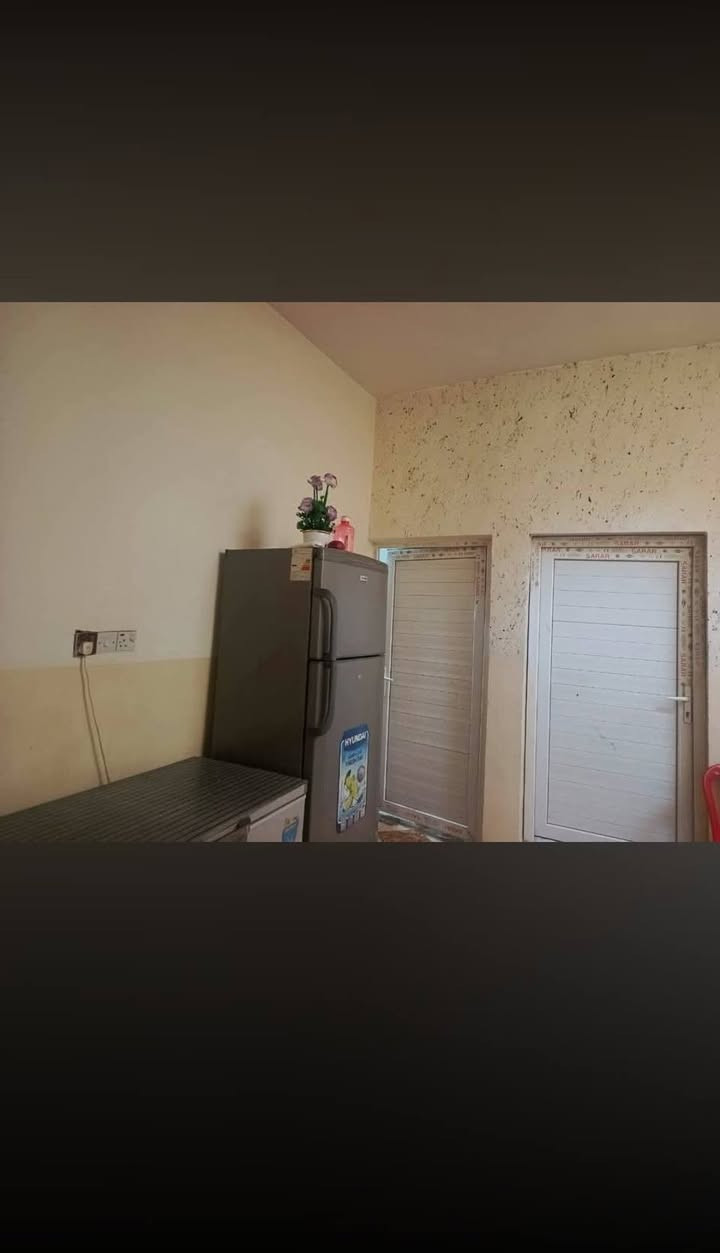 السلام عليكم بيت لبيع
حي يايجي المساحه 250
يتكون من غرفتين نوم واستقبل وهول
شرط التحويل
طابو صرف 
السعر 88 وبي مجال

الشارع العريض

الستفسار ***********
