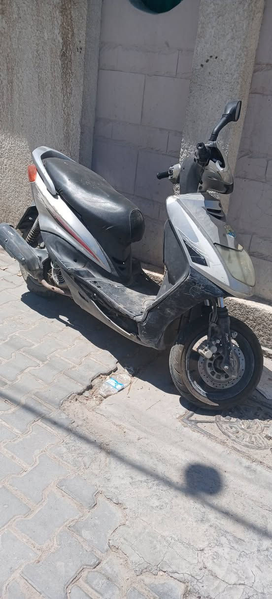 سكنس نثية محرك كايم كفراتها تعبانة
مكاني الحرية قرب مجمع فاطمة 
السعر ١٥٠ 
موبايل ***********
