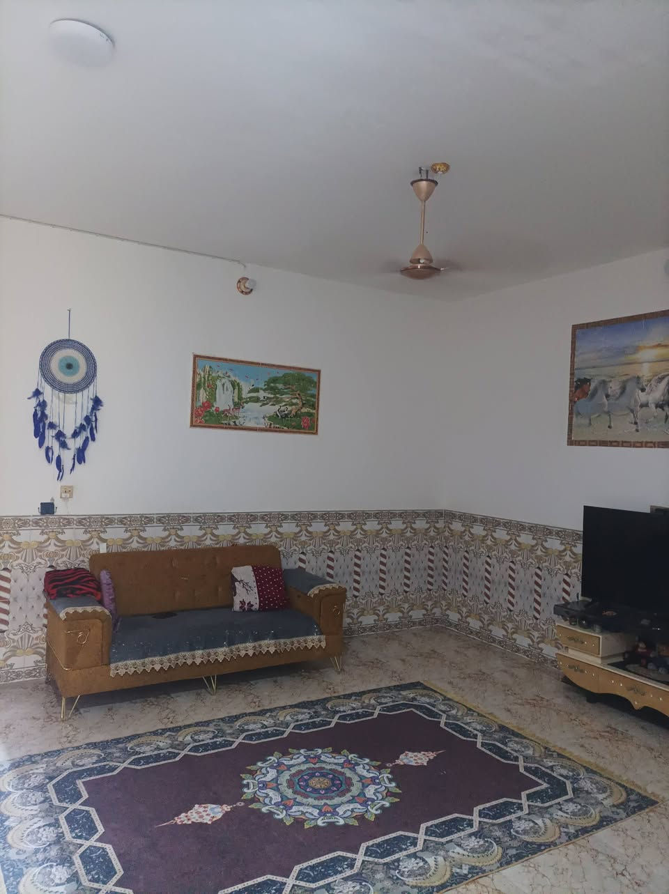 السلام عليكم ورحمه وبركاته
بيت زراعي للبيع المساحه 135متر  غرفه وصاله ومطبخ واستقبال وصيحات خارجه بناء حديث 2021   طابوك صب كونكريت خدمات كامله  ماء مجاري انترنت ضوئي العنوان منطقه المختار خلف علوه السمج @السعر 130 باقي التفاصيل اتصل وتدلل ***********
