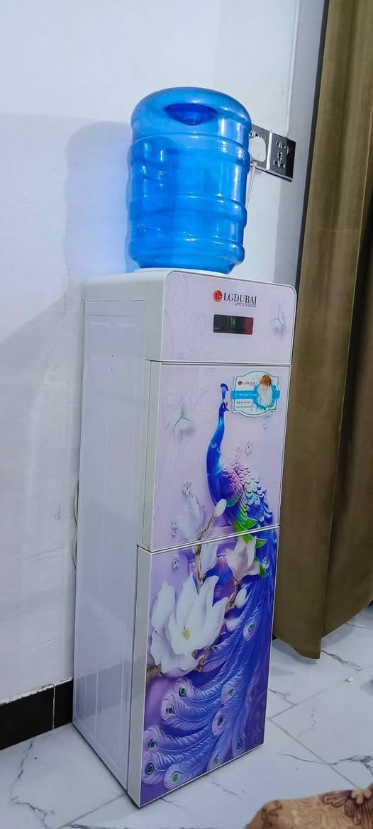 براد ماء LG DUBAI للبيع 💧
براد ماء بحالة جيدة جدا  ونظيف، يحتوي على تبريد وتسخين للماء، مناسب للبيت أو المكتب.

🔹 تبريد + تسخين
🔹 يعمل بشكل جيد
🔹 نظيف ومحافظ عليه
🔹 الشكل والحالة موضحة بالصور

💰 السعر: 75,000 دينار عراقي

للمهتمين التواصل واتساب  ***********
