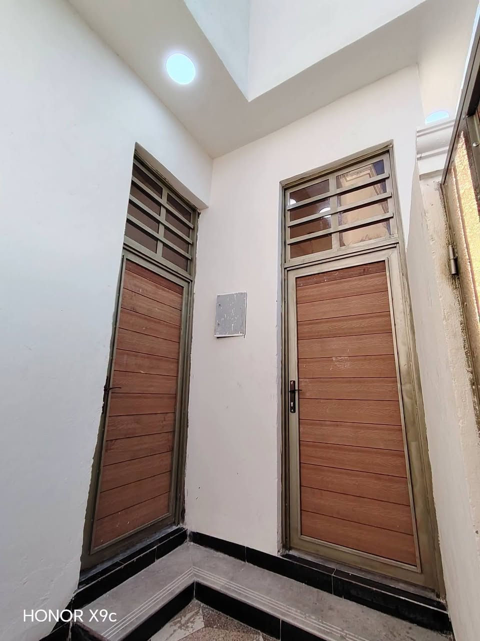 دار للبيع المساحه 100متر🏡
#العنوان: بصره شط العرب الجزيره اليوبه قرب المدارس 
يحتوى علـّۓ  
 غرفتين ،منام ،أسقبال
 صاله، مطبخ، صحيات داخلي وخارجي 
بناء حديث تسليم مفتاح جاهز للسكن
الخدمات كامله 
نوع طابو ملك صرف زراعي
 #السعر 46قفل قفل 
للأسفسار📲
***********📞 
*********** وتساب
