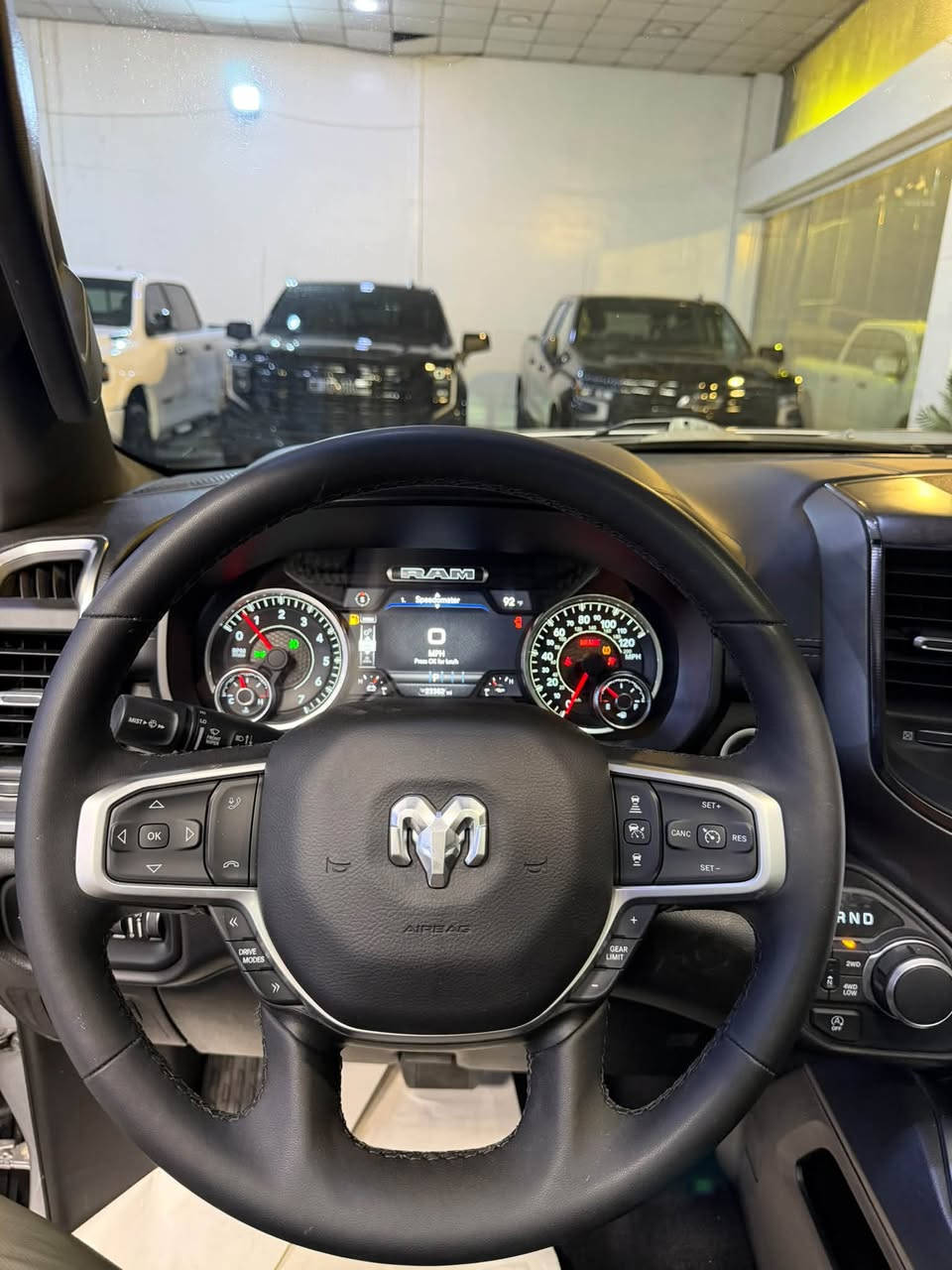 Dodge Ram 
2025 bighorn 
V6 - 3.0T - 4x4 

بسمە و شغال
شاشە تیسلا
کامیرە 
پانۆڕامە
داتاشۆ
ئاوینە کامیرە
لایت لید
کوشینات جلد 
کوشینات هیتر
سوکان هیتر
باب طویل
بودی قصیر
دبل اکسل
رادار
ئوتو ستوب
ویل ٢٢

23.000mi
2قطعە صبغ
سعر 425ورقە

***********
***********
