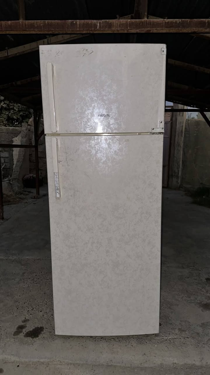 السلام عليكم
ثلاجات للبيع 
 ثلاجه حجم  شغاله عيبها الفريز فقط مايجمد 
والثلاجه الصغيره عاطله ما تشتغل ماعرف شبيها 
***********
***********
