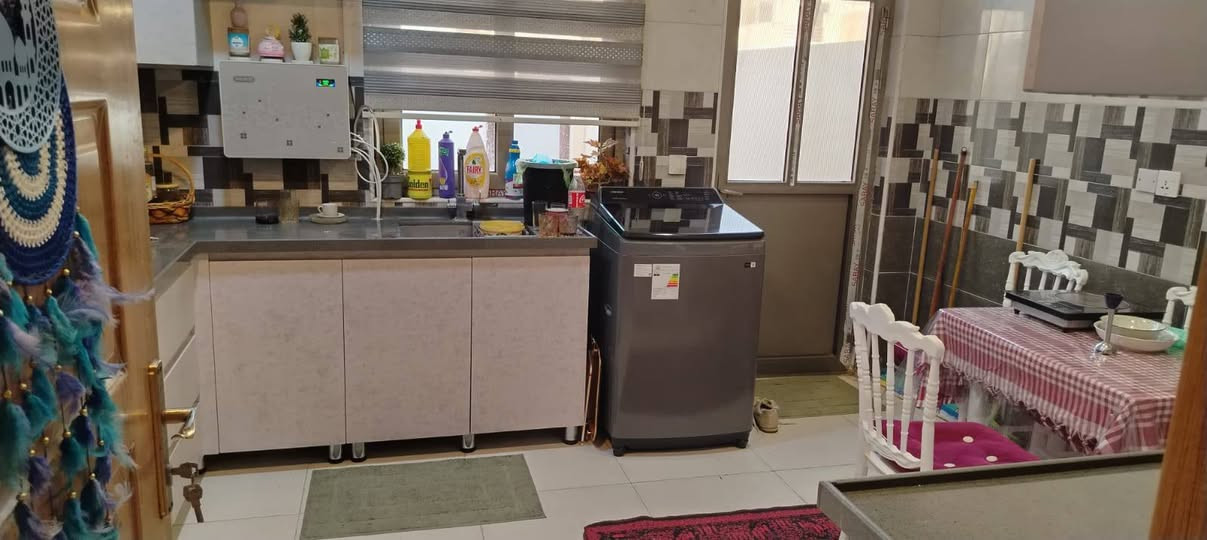 ً
دار للبيع
مجمع بيتي (الزون الثالث)
المساحة 200 متر مربع

3 غرف نوم
صالة 
استقبال
مطبخ
2 مجاميع صحية 

السعر 100 مليون دينار 

مطلوب 76 مليون للمصرف 
على شكل اقساط شهرية
كل شهر 560 الف
للاستفسار ***********
