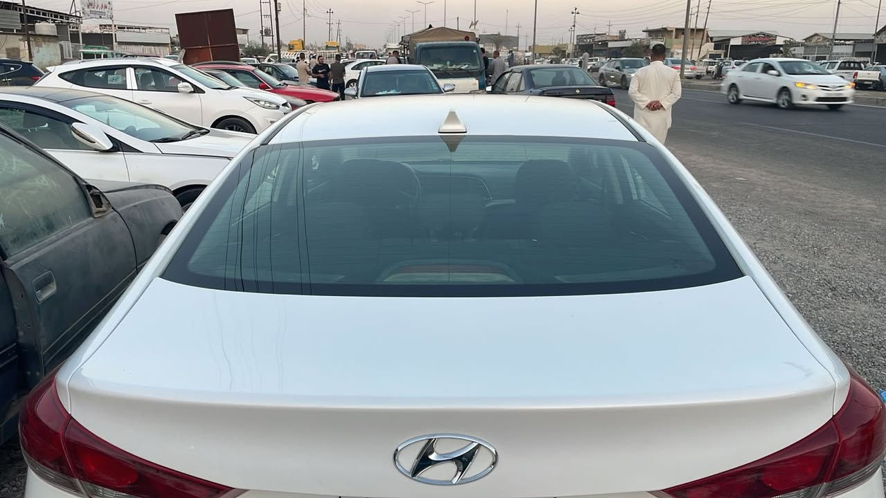 للبيع Hyundai Elantra 2018 🤍

✨ نظافة استثنائية — مال بيت
🔹 موديل 2018
🔹 لون أبيض
🔹 محرك 2000 DOHC
🔹 كير AT
🔹 السيارة نظيفة جدًا جدًا ومرتبة
🔹 استخدام شخصي ومحافظ عليها
هذا الشاصي 5NPD84LFXJH343839 
ضرر سطحي بيها باب سايق و جاملغ صبغ 
✅بدون دواخل 
✅بدون ايرباك
📍 الموقع: الحمدانية

💰 السعر: 115$ و بيها مجال بسيط
السيارة مثل ما مبينة بالصور، النظافة تحچي عن نفسها.

للتواصل :***********
