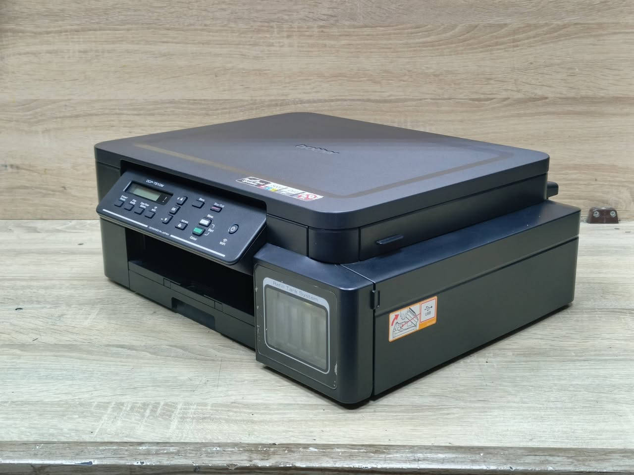‏
‏طابعة براذر موديل T510W مستعمل بحالة جيدة باحبار خارجية تطبع 6000 نسخه ملون و 5000 اسود وابيض سعر الحبر 10 الف لكل اللوان سرعة طباعة 10 ملون, 12 أسود وابيض تحتوي على واي فاي يمكن ربطها على موبايل وتابليت ولابتوب مع امكانية طباعة صور استنساخ طباعة وسكنر 🚦سعر طابعة 150 الف 🚦مع كيبل كهرباء وكيبل كومبيوتر وقرص تعريف نسبة نظافة الجهاز 90% ضمان تشغيل وفحص يوجد توصيل لكل المحافظات للطلب *********** -*********** . 
‏#الصفوة
‏#طابعتي
‏
