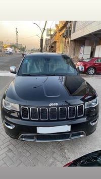 جيب  كراند شيروكي لمتدد 2021 ماشيه 125الف مكينة 6سلندر رقم بغداد  بيه ...