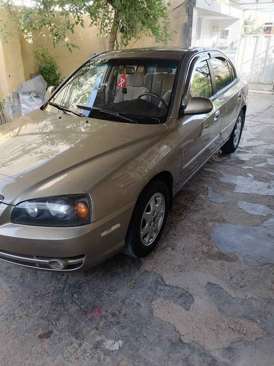 النترا موديل 2006 للبيع السعر 76 وبينه مجال بسيط 
العنوان ديالى الخالص 
للتواصل رقمي الهاتف ***********
