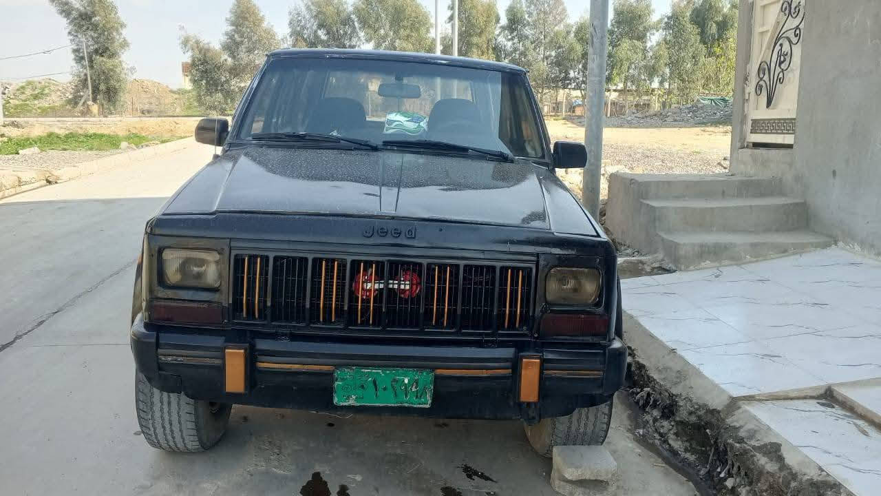 السلام عليكم جيب شيروكي  شخاطه موديل 1992 رقمها اخضر سنويه بيضه صاحبها الشرعي يحولك مباشر  كير ومحرك بطه 3000كير ياخر بالتنميره والمحرك بي رخاوه  صبغ عام  جماليه فقط كهربائياتها شغاله جامات كهرب فول تماتيك  سياره يعوزها ترتيبات اني ابيعك شرط التحويل بيها كابون بس متوقف سعرها 20قفل مكاني موصل رقم الهاتف
 ***********
***********

