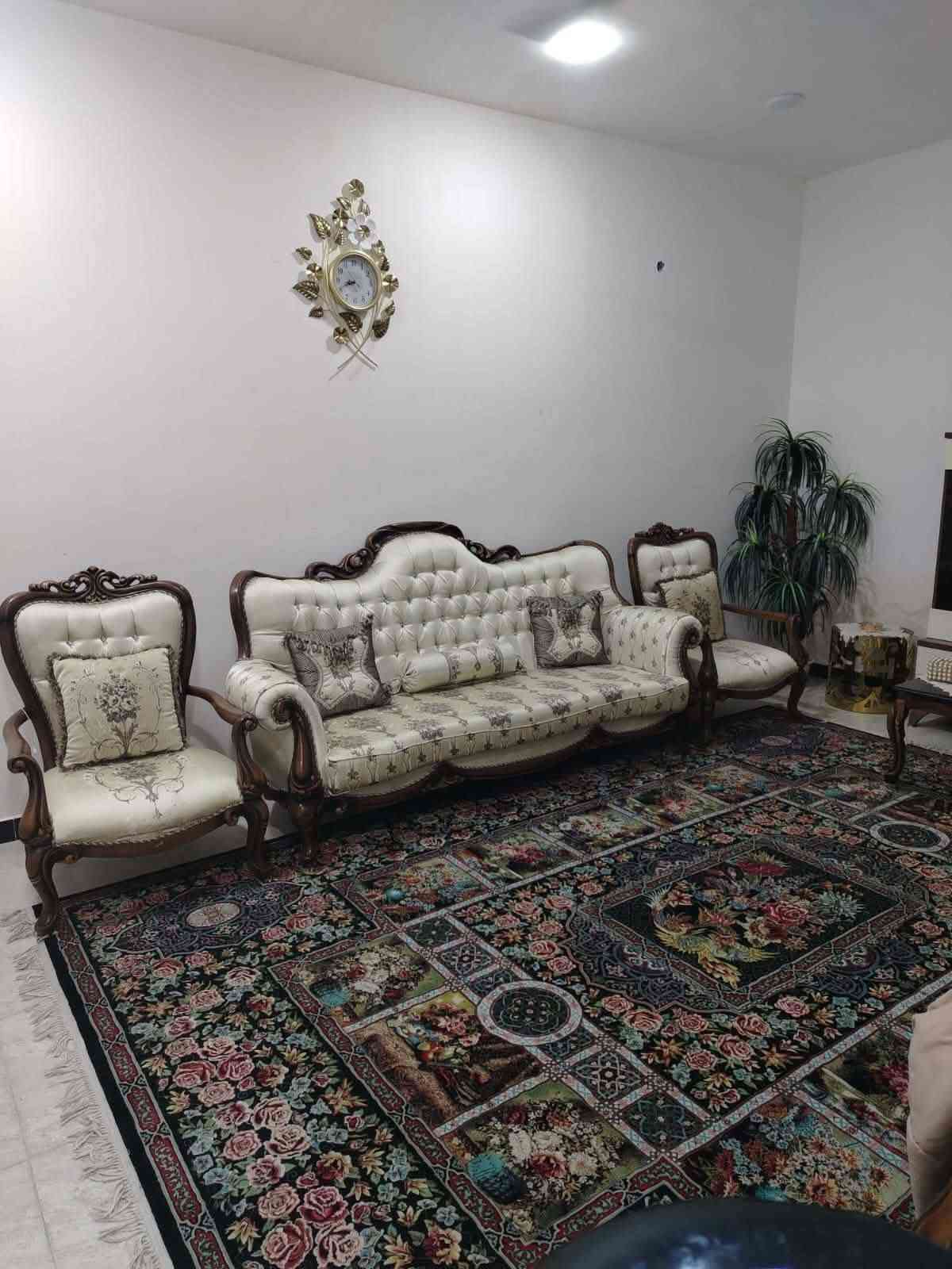 دار للبيع • ٣٠٠م • ٤ غرف