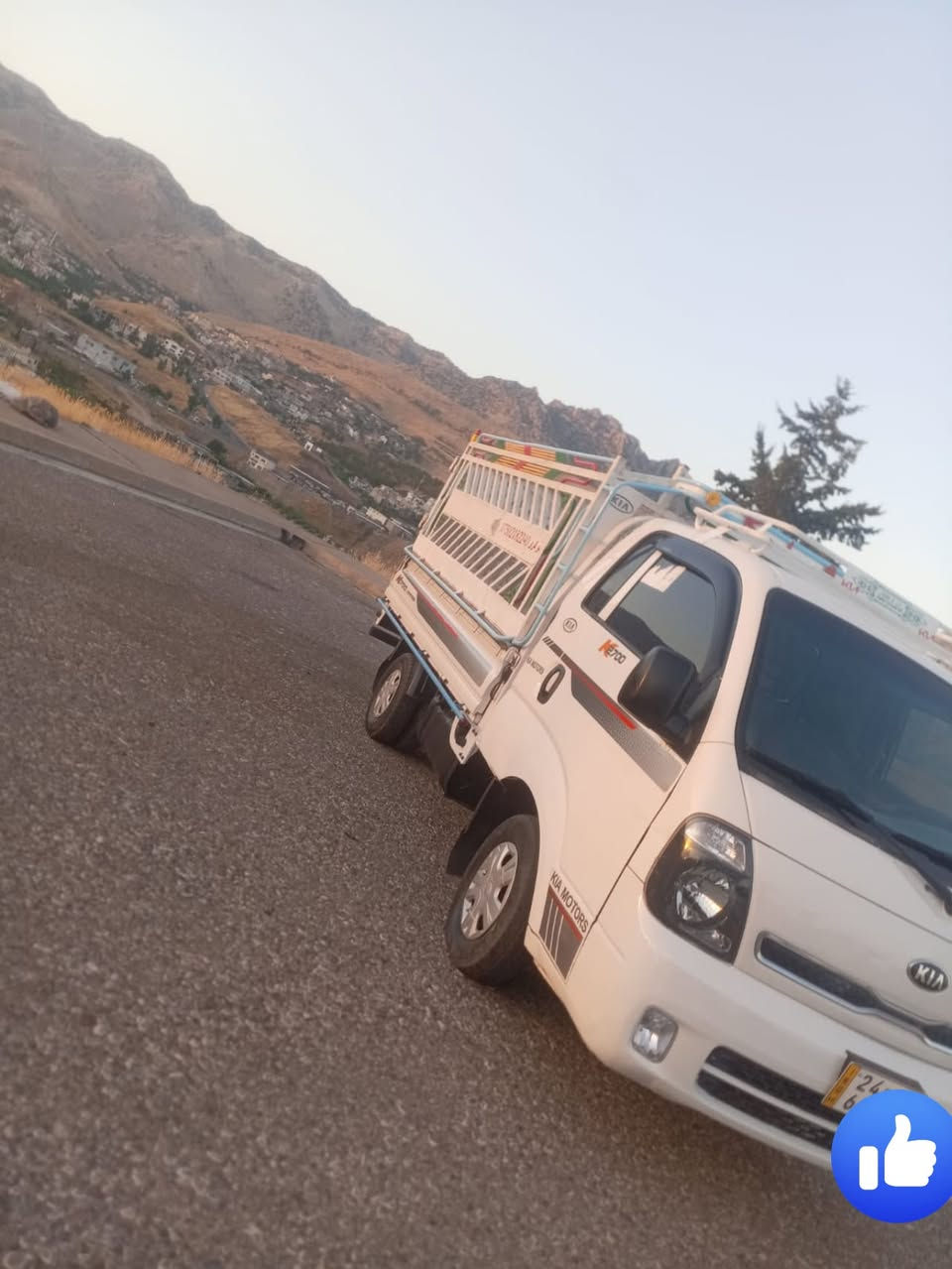 كيا حمل 
مودل 2017 2700
محرك گير شانسي تبريد ابشرط 
رقم وسنوى جديد 2030
سيارة مكفول بدون صبغ 
***********
