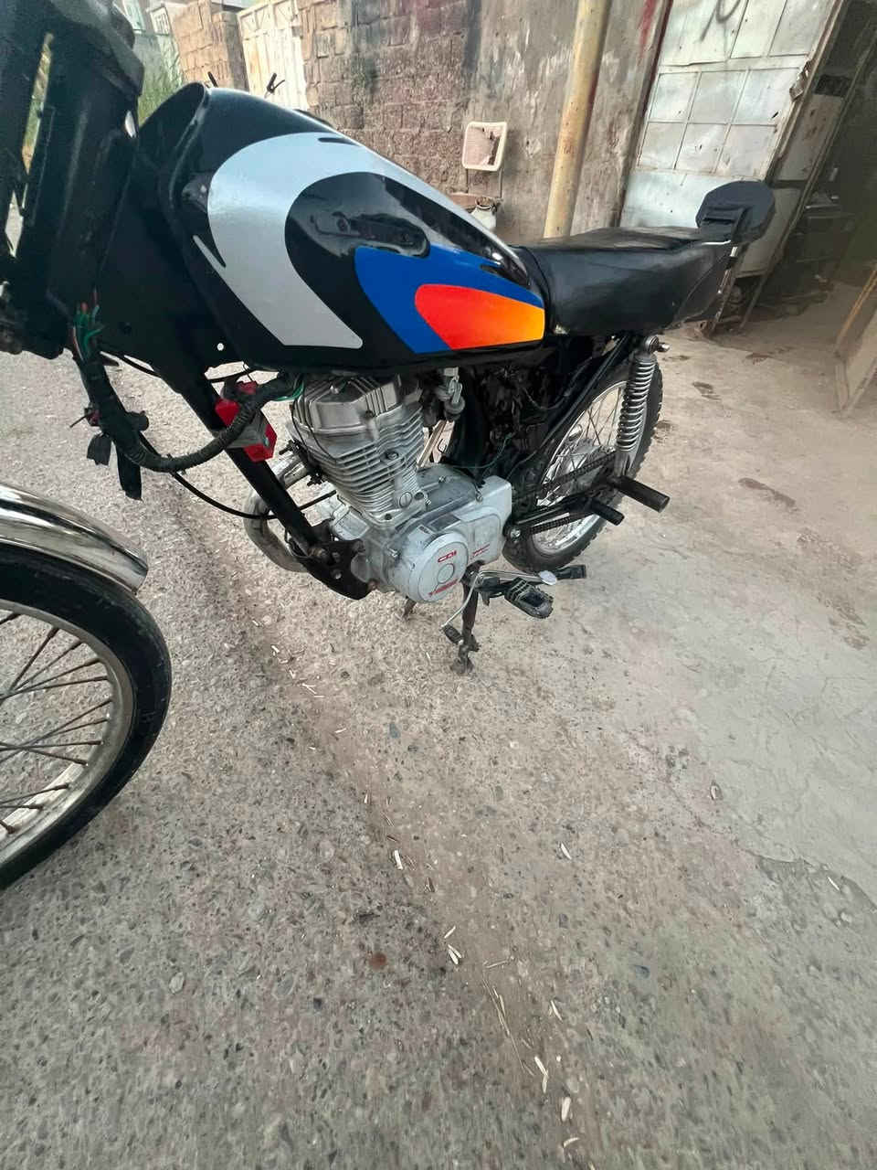 دراجه تايكر للبيع السعر 300 وبيها مجال المكان تقاطع القدس للاستفسار الاتصال على الرقم ***********
