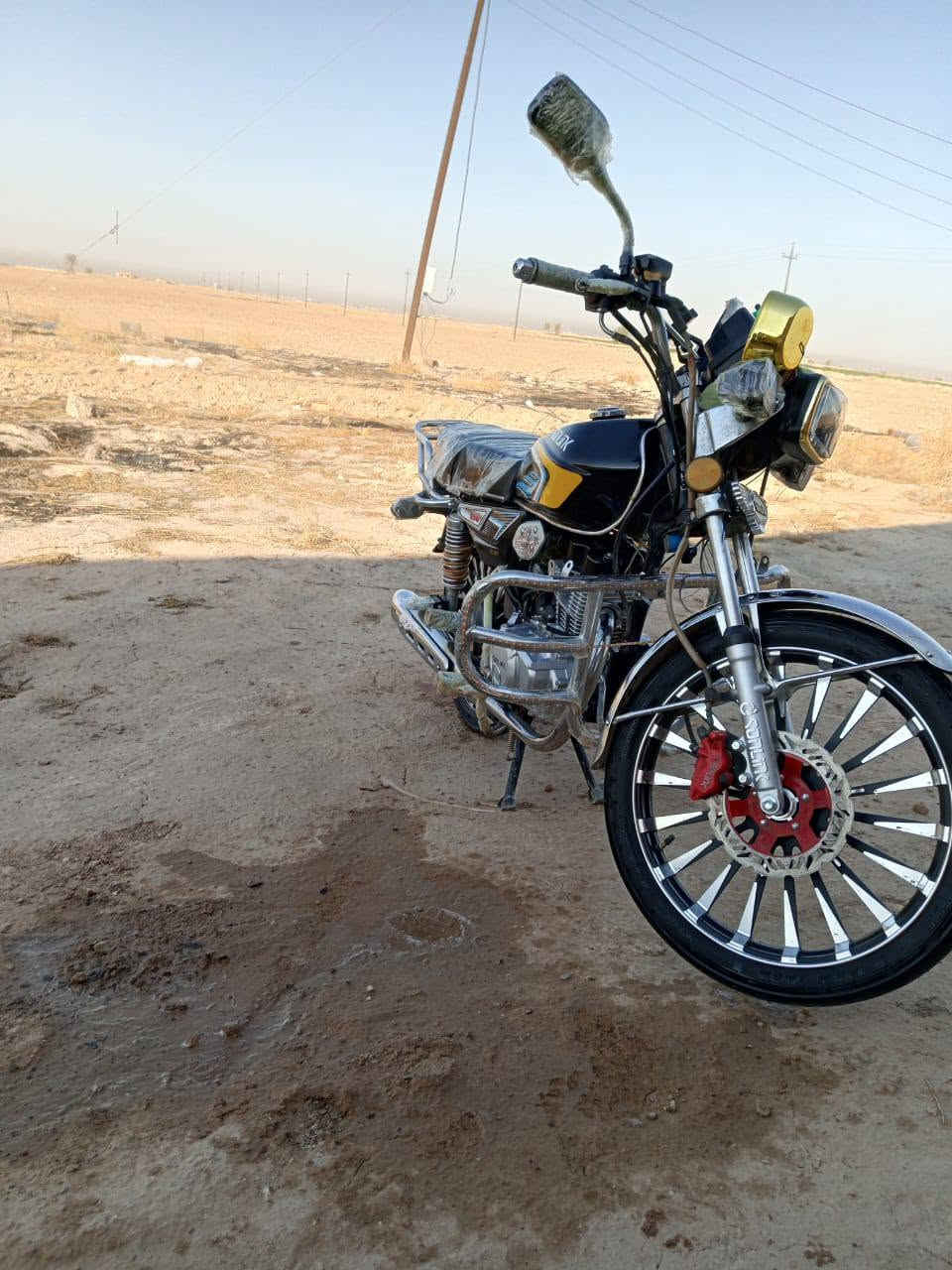 ماطور سيفان موديل 25 ما صارله شهر ونص مستخدم محرك شرط ما مفتوح بس مبدل دبل كدام ولشاشه مبدله الماطور نضافه فول السعر 900 وبي مجال  مكان فلكت الفرسان البعجيل  مكلف بلنشر لاحد يدخل خاص دك علا رقم صاحب الدراجه       ‏‪***********‬‏
