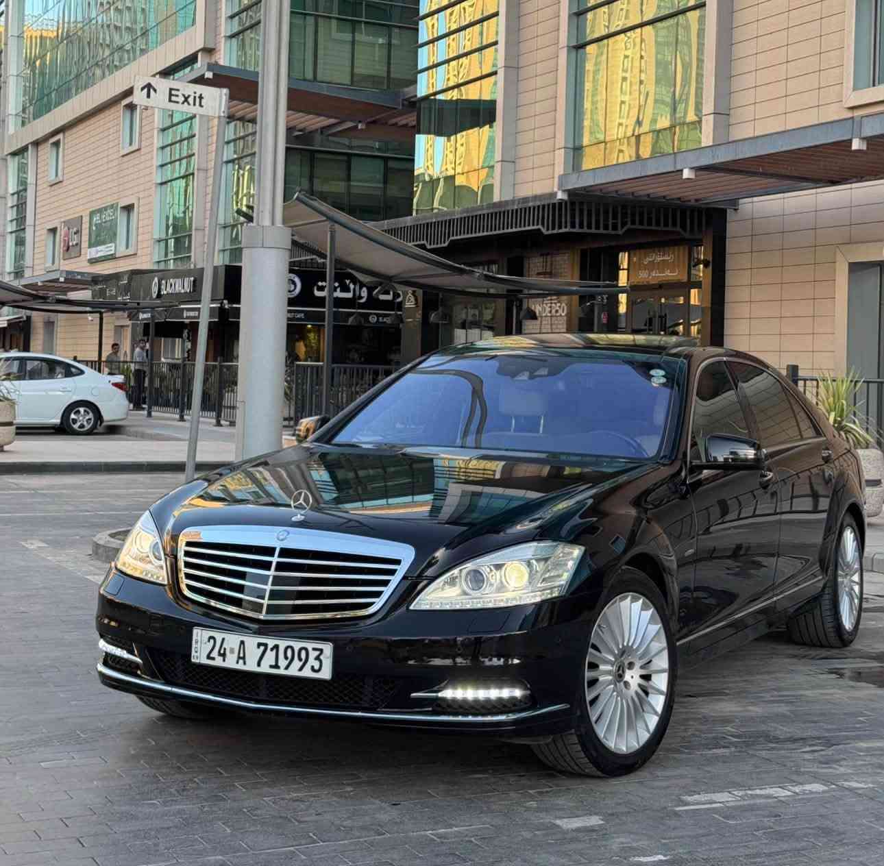 مرسيدس بنز S350
موديل  2011
وارد الماني ..
بدون ضرر صبغ فقط اجزاء البلاستيك..
مغلفة PPF بالكامل  ضمان 10 سنوات ..
بدون شخوط بدون جراد ..
تخم تاير  جديد ..
ماشية 242الف كيلو ..
صفر مسج ..  
 مواصفاتها..
اربع مقاعد  كهرباء تدفئة وتبريد 
بانوراما 
ناظور ليلي 
نقطة عمياء
ابواب شفط 
رادار ..
سماعات هارمن كاردن 
كاميرا 
جامه اماميه بوليرايز بلادي 
وخمس بردات كهرباء ..
السياره جاهزه وبدون نقص 
مكانها اربيل
السعر 220. وبيها مجال 
***********

***********

