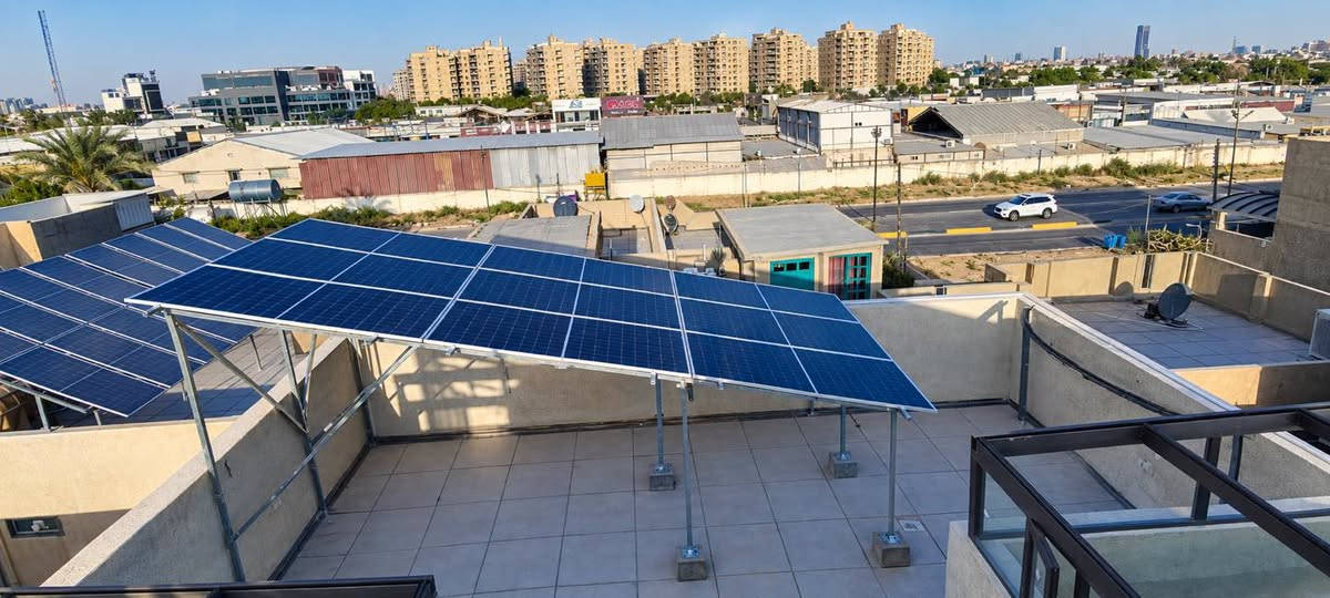 ⚡️ مشروع جديد | العامرية

من العامرية… تنفيذ جديد لمنظومة طاقة شمسية متكاملة، صُممت لتوفير طاقة مستقرة وأداء يعتمد عليه. ☀️

🔋 قدرة المنظومة: 60 أمبير 

مكونات المنظومة:

* ☀️ 30 لوح LONGi Hi-MO X10
* ⚡️ 3 × Deye Inverter 6.6kW
* 🔋 3 × Dyness Battery 16kWh

منظومة متكاملة بتصميم وتنفيذ احترافي، لتوفير طاقة مستقرة واعتمادية عالية للموقع. 

آفاق التراضي للطاقة المتجددة
طاقة اليوم… لمستقبل أفضل.

📍العنوان : بغداد / شارع الصناعة بناية ركن الصناعة مقر الشركة الطابق الاول 
شركة افاق التراضي

***********
***********
***********

نص مكتوب في الصور:
- O HONOR X9a
- 64MP Triple Camera
- HONOR X9a
- HONOR X9a 64MP Triple Camera