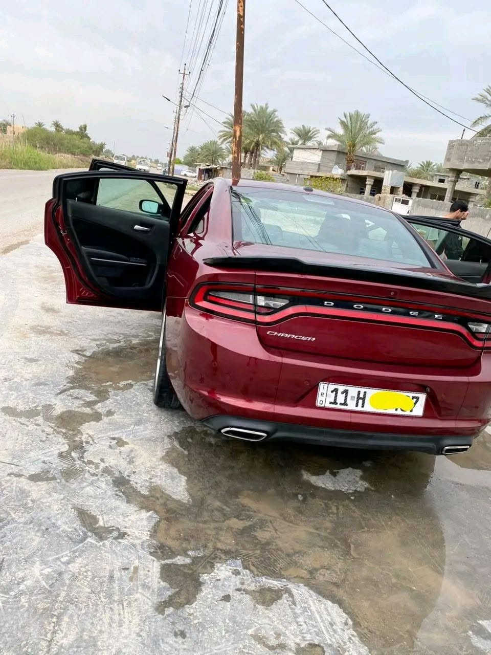 جارجر موديل 2020 فول فتحة وباقي المواصفات محرك ٦ سلندر رقم بغداد الجديد حادثها كلش بسيط وبدون ايرباك فقط هلال جاملغ خلفي ونرش جاملغ وباب ملاون وياه نرش وباب كلير  بدون حادث وحسبهن ٣ قطع حته لاتعبك كير محرك كفالة سيارة بجم كبس قطرة صبغ مبي  وبيها ملاحظات بسيطة ولمعتها اقوة من الصور مكاني بغداد ***********
