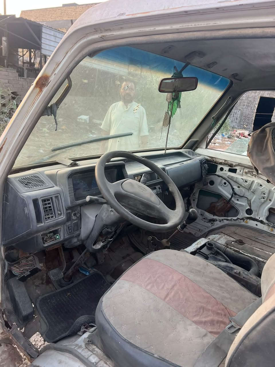 سلام عليكم كيا بنكو للبيع موديل 1995 السياره حلوه وجاهزه كير مكينه 2700 خير من الله السياره شغاله حداديه نص عمر رقم بصره السعر 20 وبيه مجال بسيط العنوان ناصريه مركز ***********
