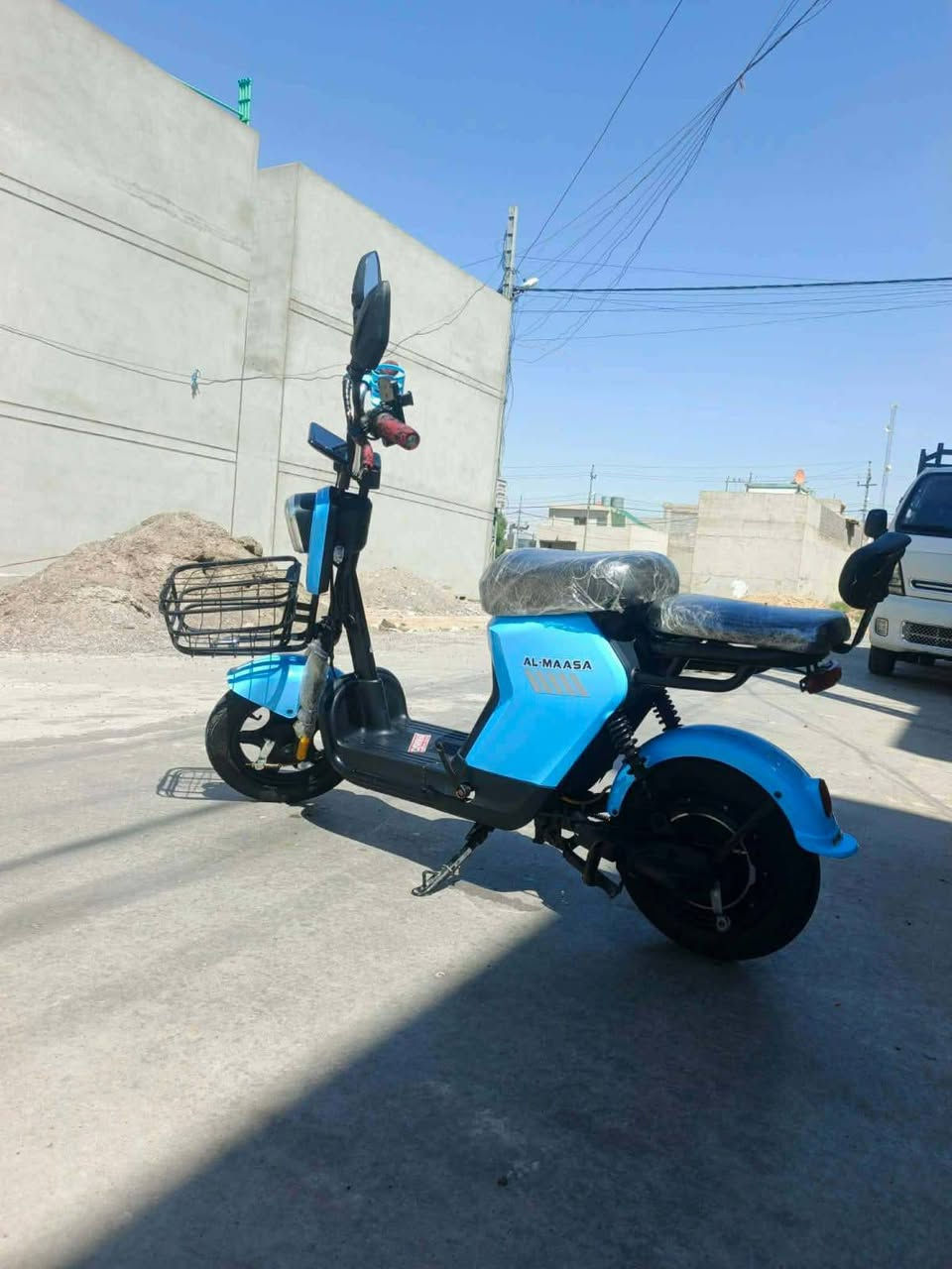 السلام عليكم
ماطور شحن 4 بطاريات 
حجم 18 
قطارة بالشحن
نضيف حيل 
السعر 350 وبي مجال 
للاتصال
 كورك  ***********
الاسيا. ***********
