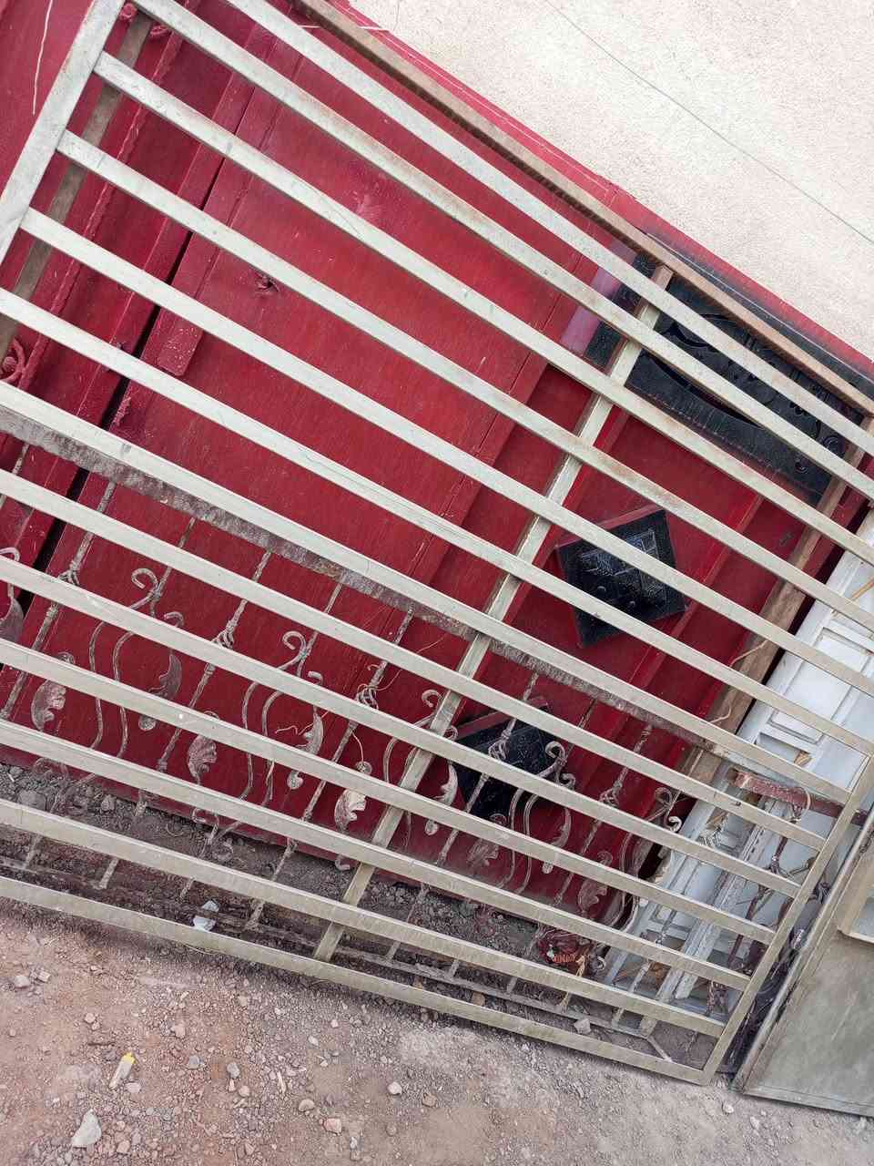 سياج شارع • ٢٫٤م عرض • حديد ثقيل