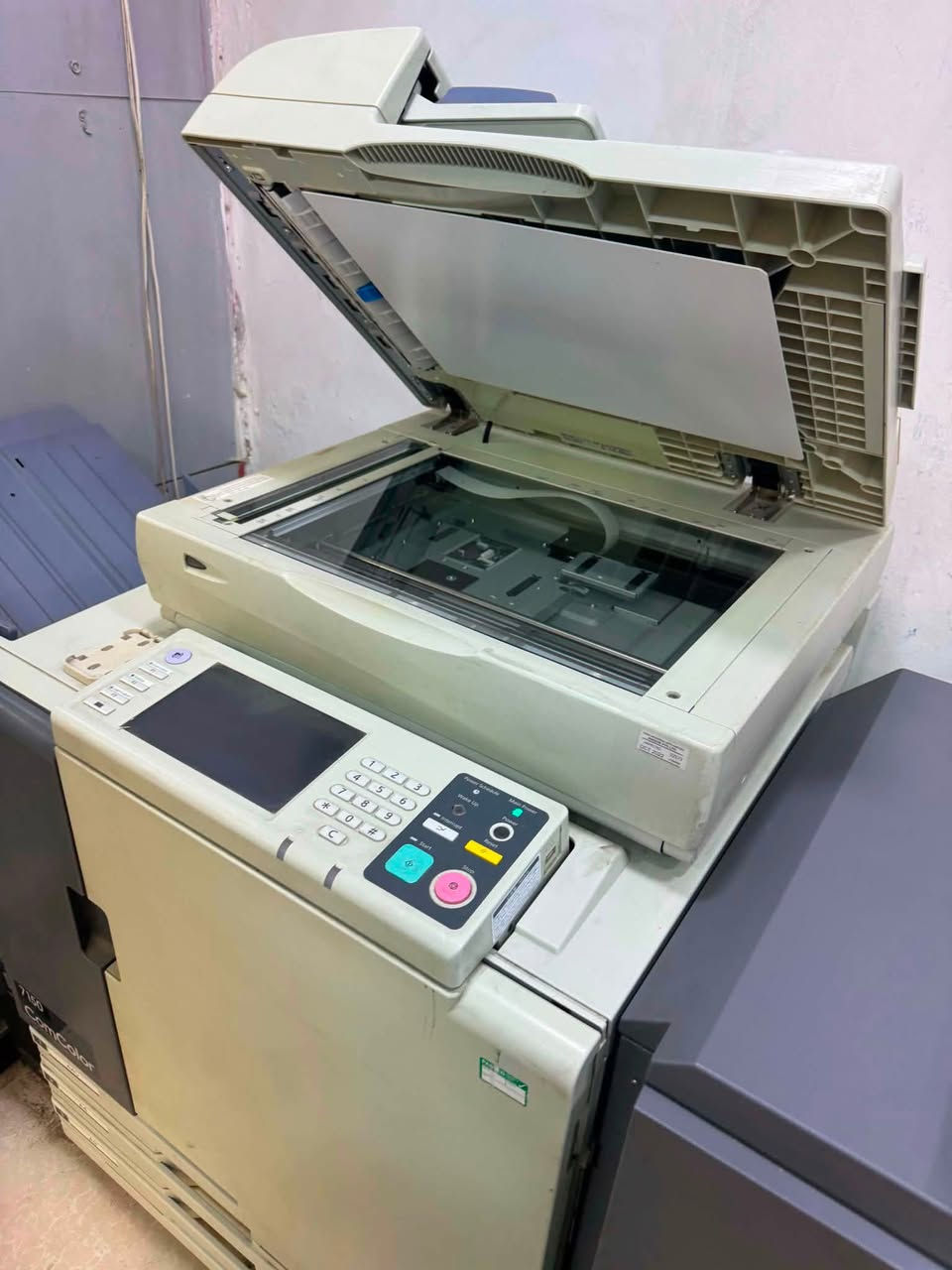جهاز ريزو للبيع الموديل7150 الجهاز نضيف واستخدام قليل للاستفسار التواصل ***********

