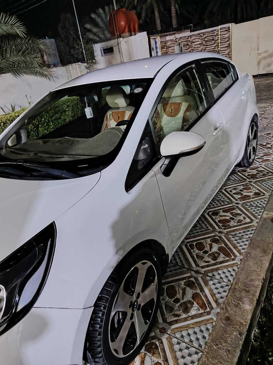 كيا ريو خليجي ٢٠١٢ نظيفه كلش سعر 80 وبيه مجال بسيط ومراوس حسب لقناعه  ***********
