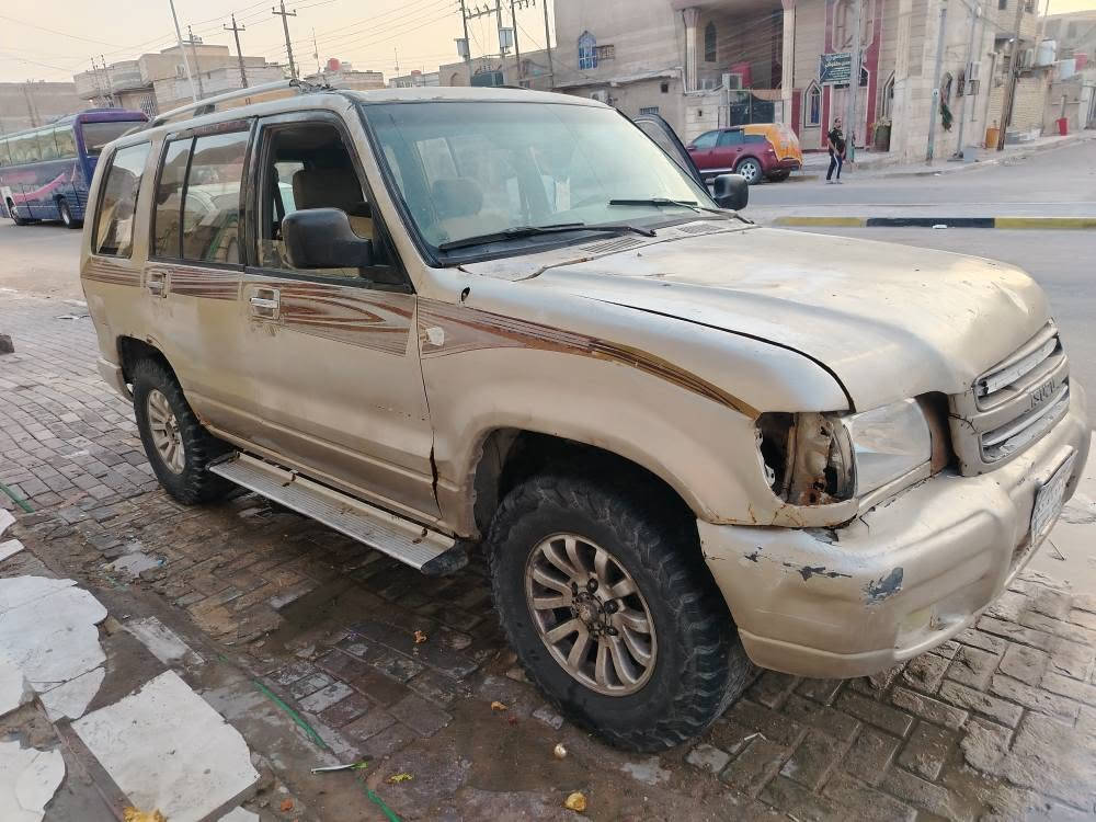 سلام عليكم سياره ازوزا موديل 2002كير مكينه خير من لله
 تبريد مايشتغل حدادة نص عمر سياره مصفره غرامات تحويل ثاني  السعر ٣٥  مكان السياره. بصره حي الحسين رقم لهاتف *********** بدرا, واسط
