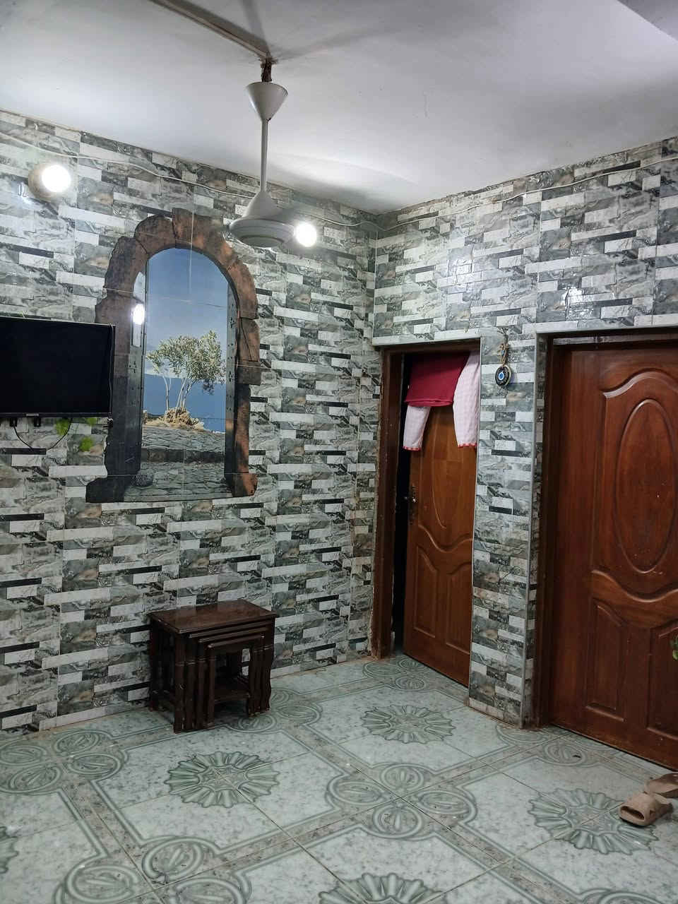 بيت للبيع حي الفرات مياحه ٢٠٠ طابقين شارع تبليط خدمات كامله مبايل ***********
