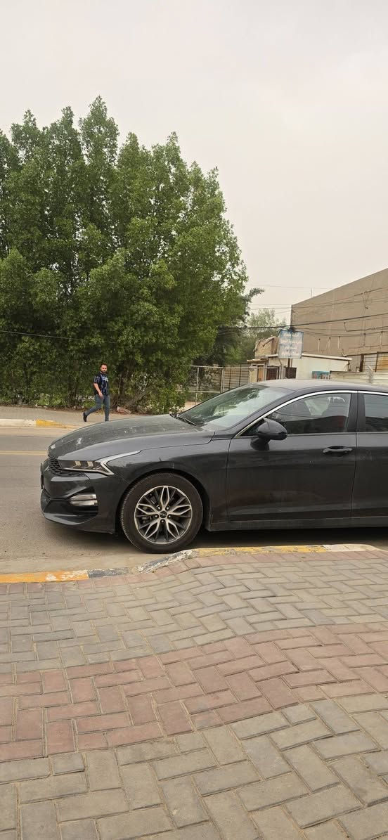كيا كي فايف 2022 لون فيلي فول مواصفات عدا ألبانورامآ  
(Kia K5 2022)
رقمها بغداد الجديد
ألمواصفات :
▪️محرك 2000 دوش
▪️كير ماوس
▪️كاميرات 360 درجة
▪️دشبول شاشة
▪️مقاعد جلد
▪️تحكم كهرباء كرسي السائق
▪️مرايا شفط
▪️اشاير بالمري
▪️ابل كار بلي و اندرويد اوتو
▪️حساسات 360 درجة
▪️رادار امامي خلفي
▪️مثبت سرعة
▪️تتبع مسار
▪️اوتو ستوب
▪️اوتو هولد
▪️شاحن وايرلس
▪️تدفئة وتبريد كشنات السايق والراكب
▪️تدفئة ستيرن
▪️تشغيل عن بعد
▪️تغليف كل الجامات مانع حرارة
ماشية 50 الف كيلو تقريباً قابل للزيادة
ضررها جاملغ عكس السايق وصارت عندي طخه بالباب عكس السايق ع كد شبر انصبغت ع كدها موضح بالصور والسونار منشور أيضاً 
ألسعر 163$ 
مكاني : بغداد - ألاعظمية 
***********
***********
