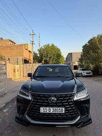LEXUS 2021 S Kuro السيارة فول مواصفات  داخل احمر  بيها قطعتين بارد الب...