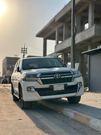 لاندكروز موديل 21 بحريني كفاله ماشيه100 الف فول جنطه كهرباء كيجات لكزز...