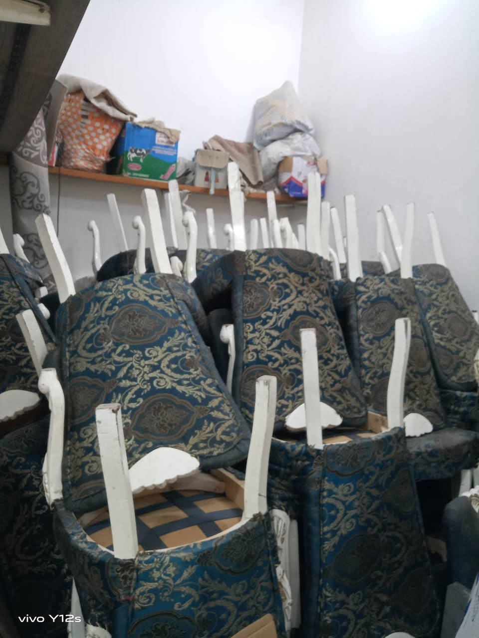 مجموعه من الكراسي للبيع سعر الواحد 15  ناصريه للتواصل***********
