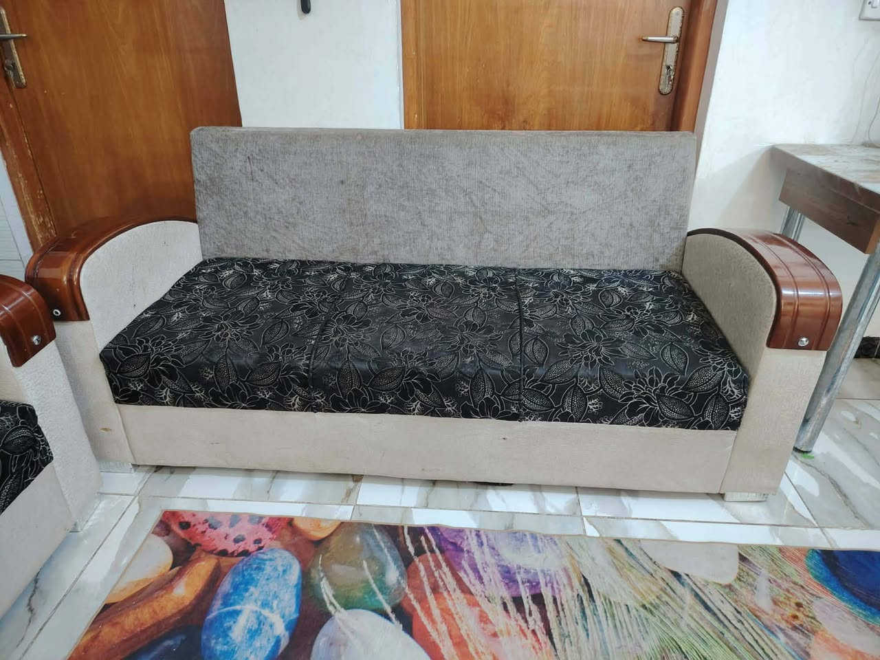 السلام عليكم
تخم مستعمل للبيع 4 قطع
2 كبار و 2صغار
 نظيف وموضح بالصور وبالواقع احله 
السعر 150 وبي مجال
 الشراي يتصل ***********
