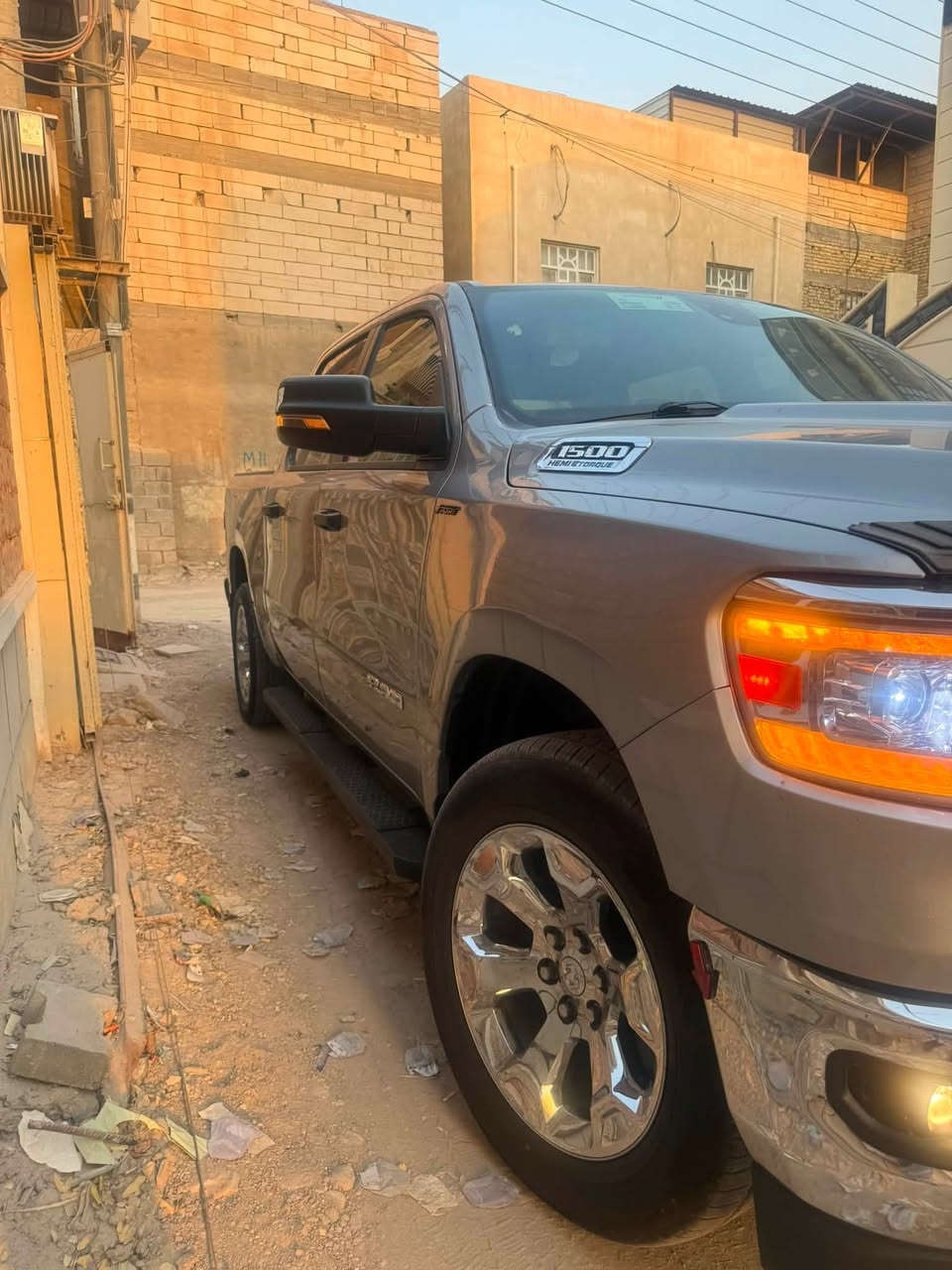 ***********
موديل RAM bighorn 
ماشيه 27 الف 2023 
رقم الفحص مؤقت تترقم اي محافضه مواصفاتها بسمي 
8 سلندر  5700
بدي قصير باب طويل 
فور ويل  4L 
تشتغل عن بعد 
لايت LED
ويل كروم 
تحتوي على بصمتين اصليه 
الجامه الخلفيه بصمه 
دوسه خلفيه للصعود 
موري شفط مع اشاير مع هيتر للمري
باب صندوق خلفي هيدروليك 
وباقي التحكمات 
حادث السياره تبديل
باب السائق وجاملغ  الأمامي 
صفحت السايق وبارد قرب سكن خلفي والسياره حالت الوكاله وشرط الفحص 
السعر 260 وبيها مجال
