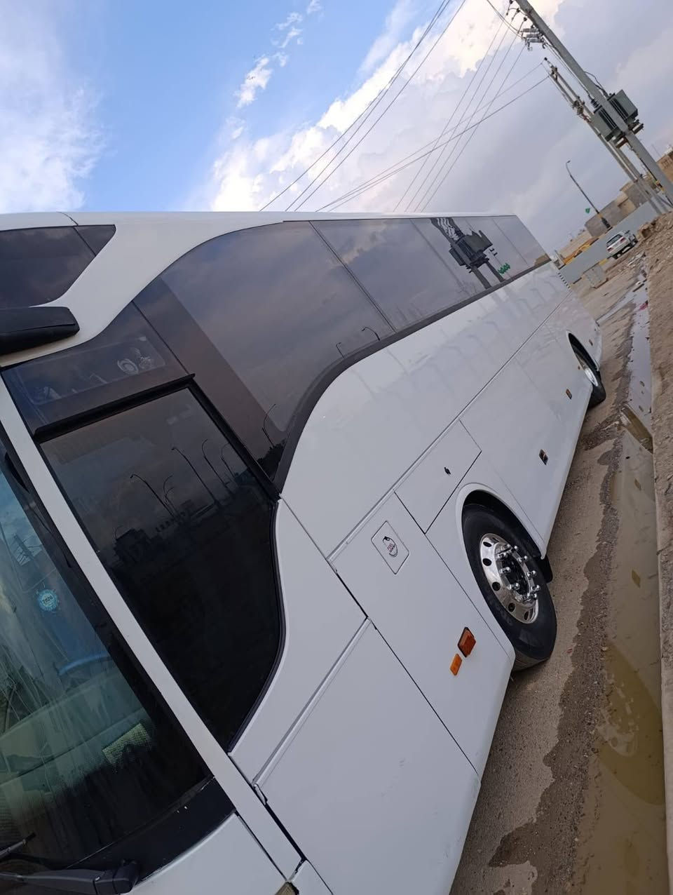 السلام عليكم ترزمو موديل ٢٠٠٩ اصل رقم انكليزي شمالي تحويل جاهزه تخم تاير تبريد جديد وكبريسر ابو الزعانف السياره جاهز  للبيع او مراوس مكينه ٦ السعر ٥٣٥ وبيها مجال بصيط لاستفسار تصل ***********
