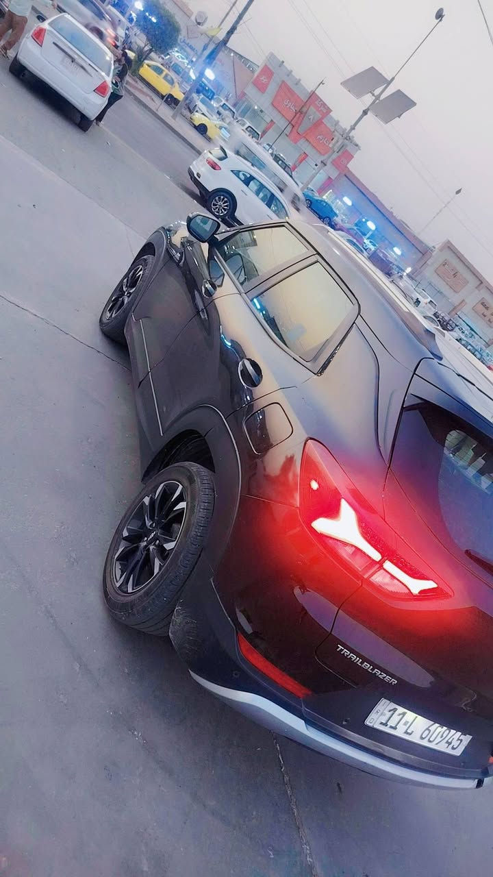 ..........السلام وعليكم .........
رقمي ***********
للبيع شوفر ليت ترل بلايزر 2022  بلاك توب  ✅ السياره 
الحادث مالتها جاملغ  خلفي  نفس الون بدون ايرباك السياره استخدام بيت يعني جاهزة من كل النواحي 
 المواصفات: مكينه 1300 قتصاديه ٣ سلندر تيربو مكفوله هيه والكير 
1- كشنات جلد 
2- كشنات الامامية تدفاء والخلفية 
3- تدفئة للكشنات  
4- 3 انظمة قيادة ( عادي ‎﮼ سبورت ‎﮼ ثلجي ) 
5- كامرة خلفية دوارة مع حساسات خلفية
6 - صندوق كهربائي شفط 
7- لد نهاري 
8-اطفاء ذاتي 
9- توقف ذاتي عند الحوادث
10- نقطة عمياء 
11- شاشة كبيرة   
12-نظام صوتي 
13-قيادة شبه ذاتية
14 - سايد بريك بصمة 
15 - ويل بلادي اسود 
16 - صدر أمامي خلفي جيد 
17- بصمات ابواب  
18- مري كهرباء
19- تحديد مسار 
20- حساسات خلفية 
21- رادار  امامي تفاعلي مع التنبية وبريك ( داتا شو ) 
22- شاشة عطلات 
23- كير 9 نمر  عادي واتو 
24 - تحكم سترين جهتين 
25- لايت زنون بلادي
السيارة ارقام بغداد جاهزه للتحويل حاظر بكل وقت  
مكان السياره بغداد المعامل 
 السعر 135 وبيها مجال 
مراوس حسب القناعه
 رقم الهاتف ***********
