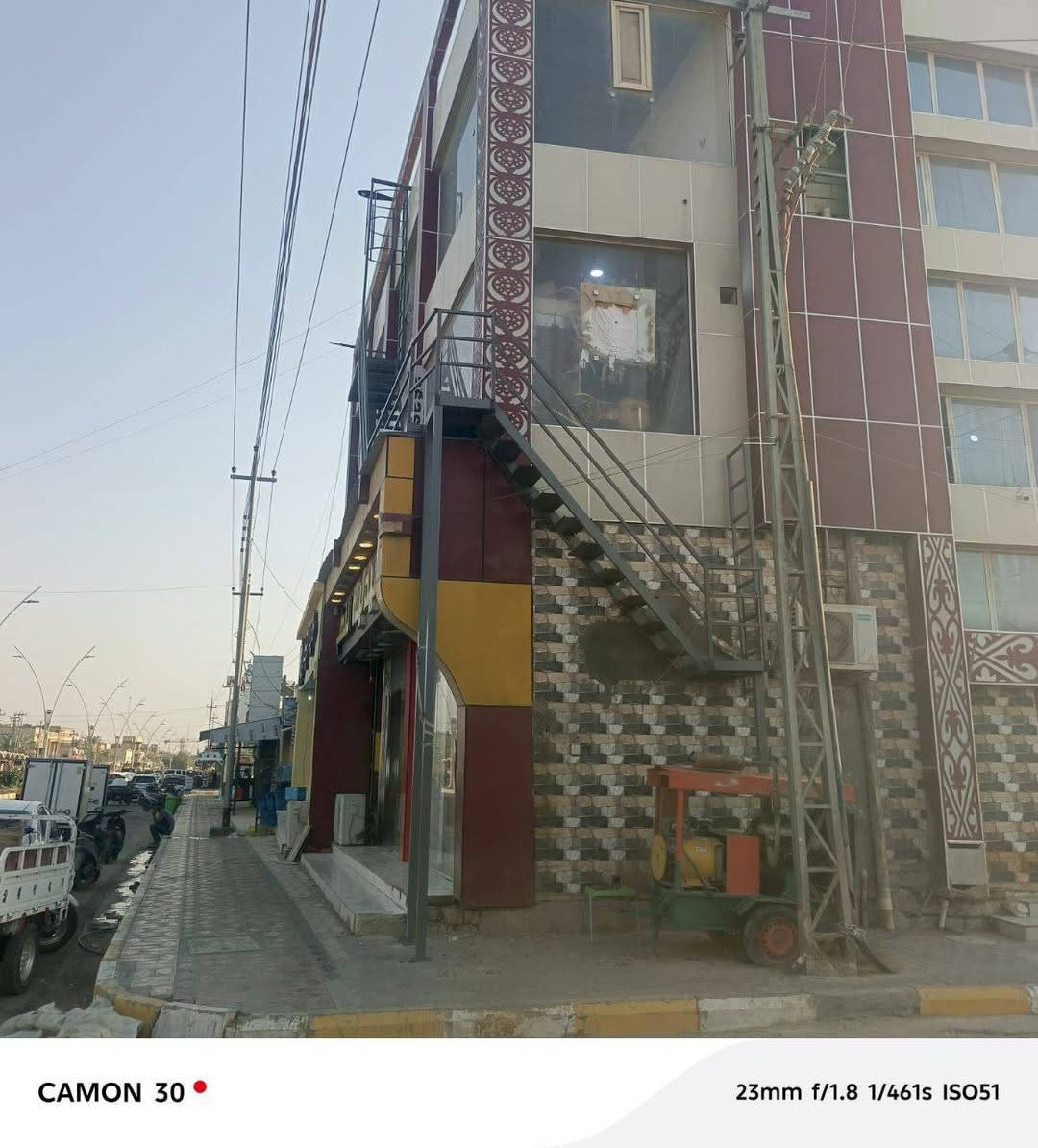 السلام عليكم حداد اشتغل ابواب شبابيك سقائف جينكو سندويش درج خارجي محجرات ميوزه محميات ابراج جميع انواع المراجيح الي عنده شباك طاك نرمايد واجهات محلات كلشي نشتغل وانسب الاسعار انشاء الله  *********** مكان ذي قار مركز
