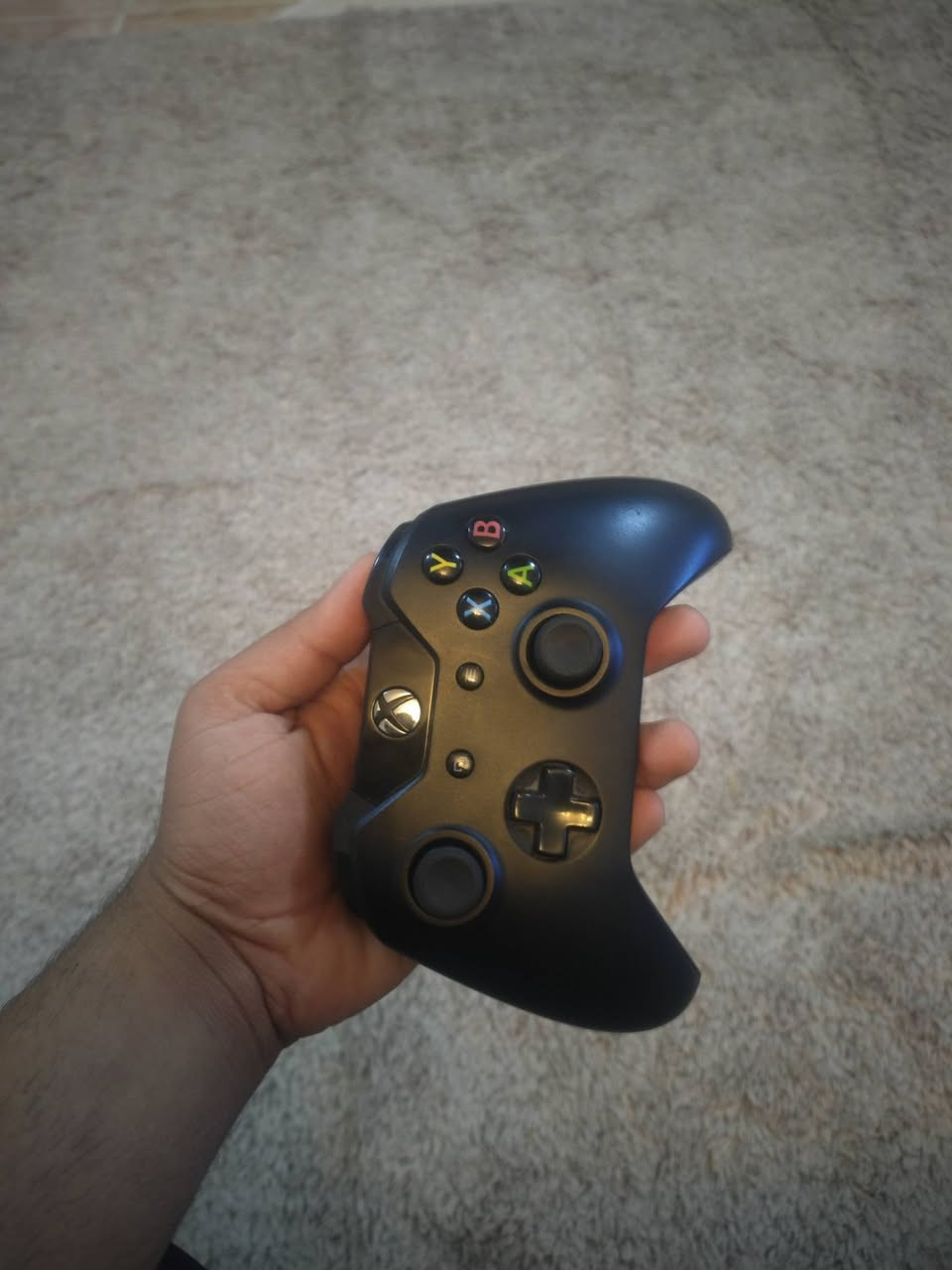 سلام عليكم جوستك Xbox one xلبيع سعر 35الف كلش نضيف اي عيب مابيهه مكان اربيل توصيل موجود
