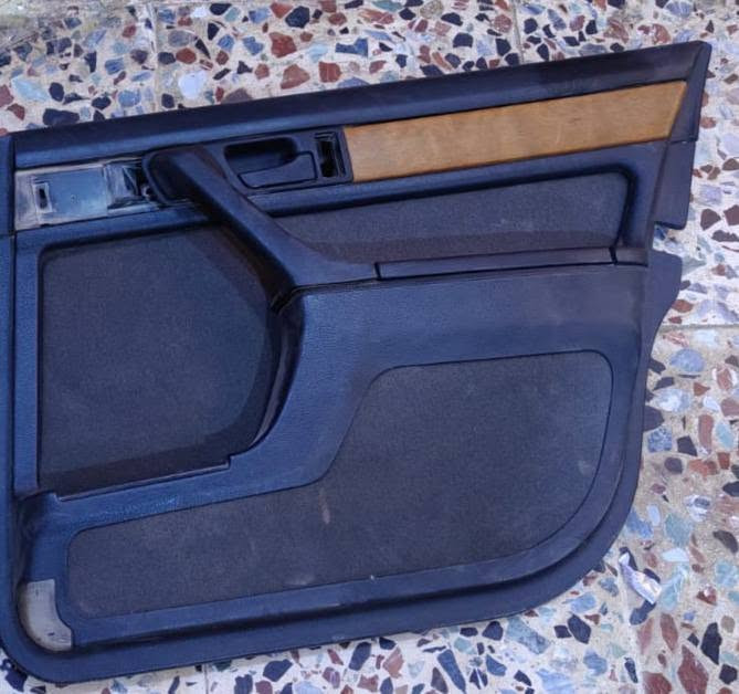 بطاين باب امامي وخلفي مال BMW مديل 90 حجم 730 مستعمل السعر 160 الف وبهين مجال للاستفسار الاتصال على الرقم ***********
