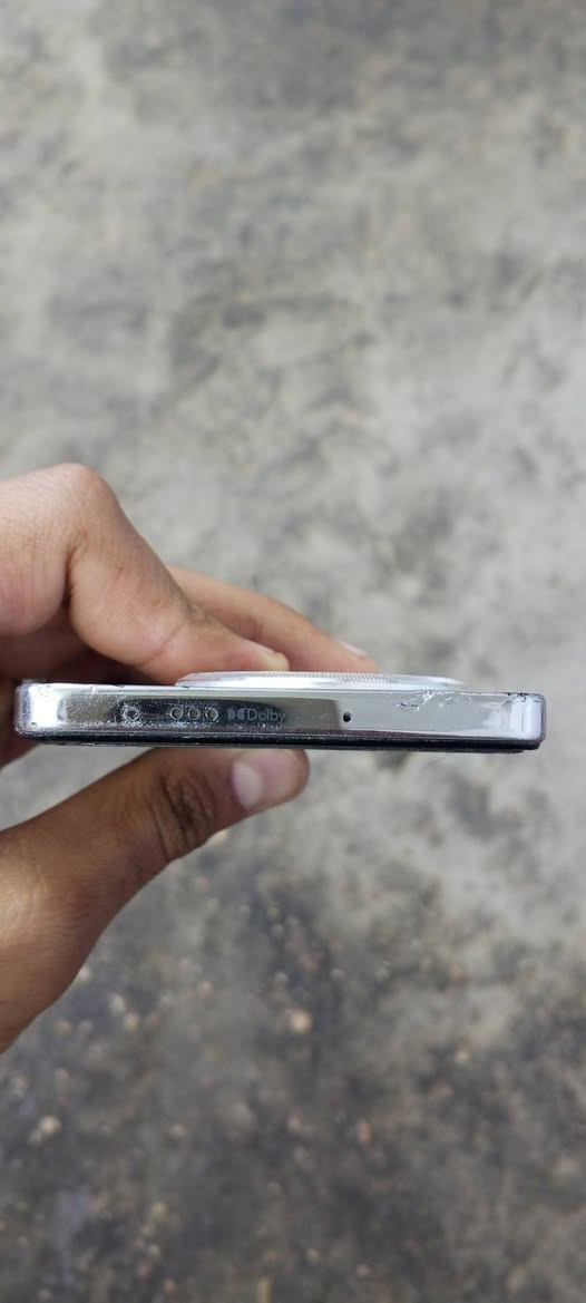 تكنو كامون30ذاكره256بدون ملحقات جهاز مكفول وعل فحص كله شغال للبيع ب180مكان الاعضميه***********

نص مكتوب في الصور:
- ٤:١٧
- هاتفي
- HiOS
- 15.1.2
- استنادا إلى Android
- التحقق من التحديثات
- اسم الجهاز
- TECNO CAMON 30
- التخزين
- ٤٢,٣٩ غ.ب / ٢٥٦ غ.ب
- الطراز
- TECNO CL6
- وحدة المعالجة المركزية
- Helio G99 Ultimate
- RAM
- 8.00 GB+5.00 GB
- الكاميرا الخلفية
- 50M OIS+2M
- الكاميرا الأمامية
- 50M
- البطارية
- 5000mAh
- الشاشة
- 1080x2436